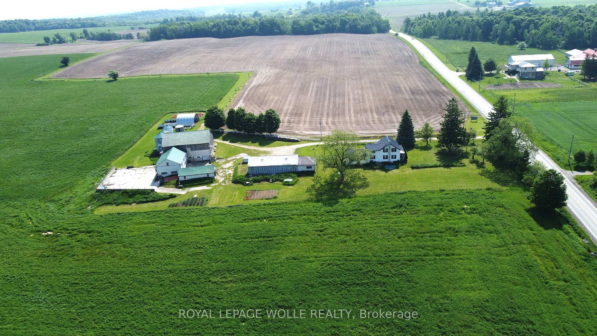 Photo 4 of 4385 Hessen Strasse, Wellesley — HOMEH