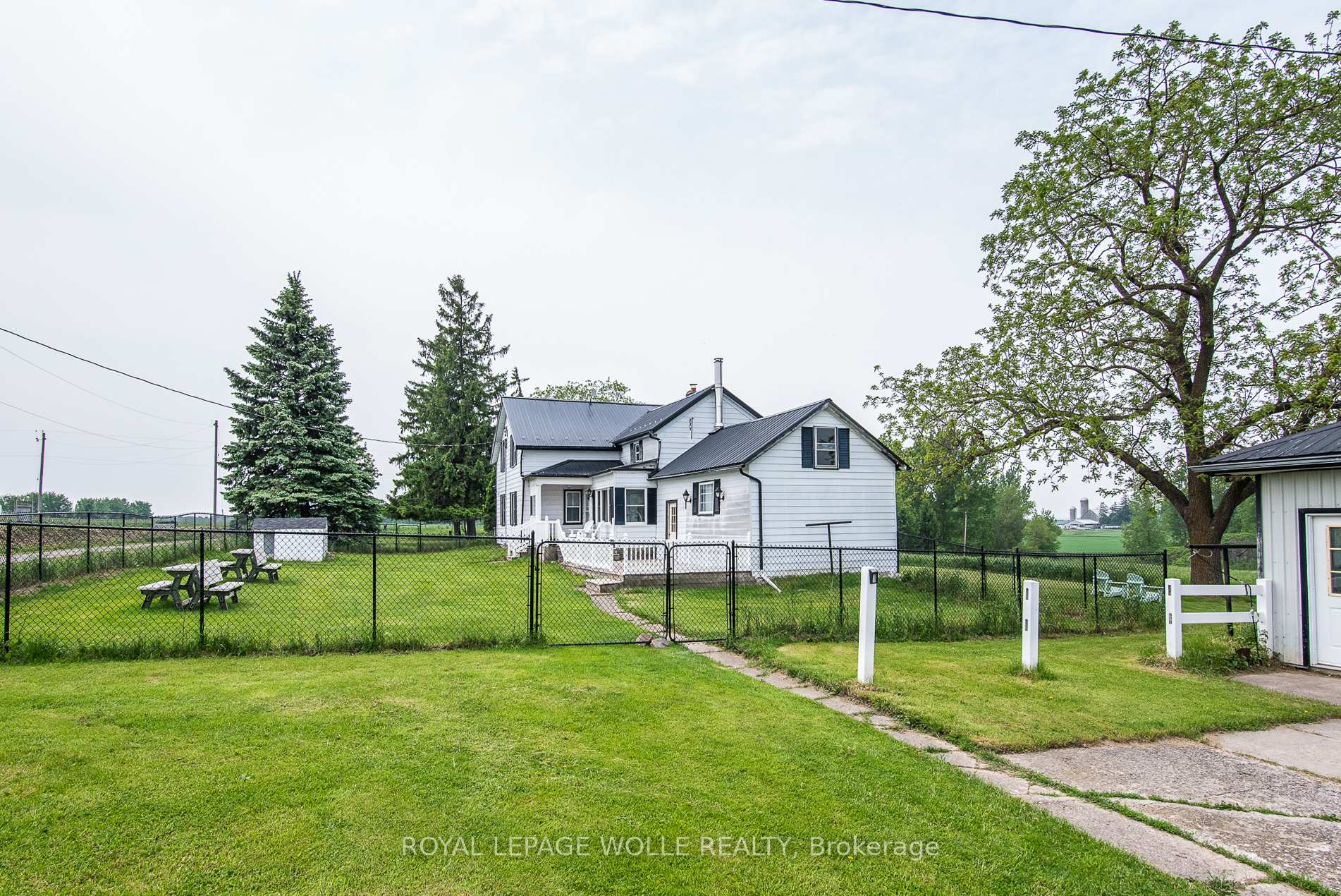 Photo 11 of 4385 Hessen Strasse, Wellesley — HOMEH