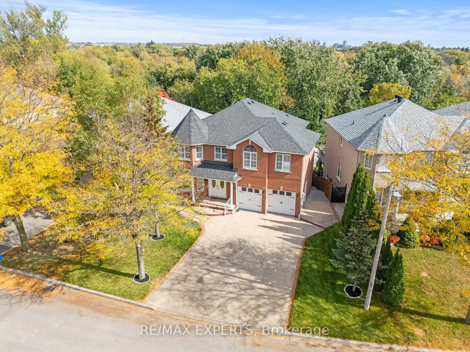 Photo 4 of 147 Ashton Drive, Vaughan, Maple — HOMEH