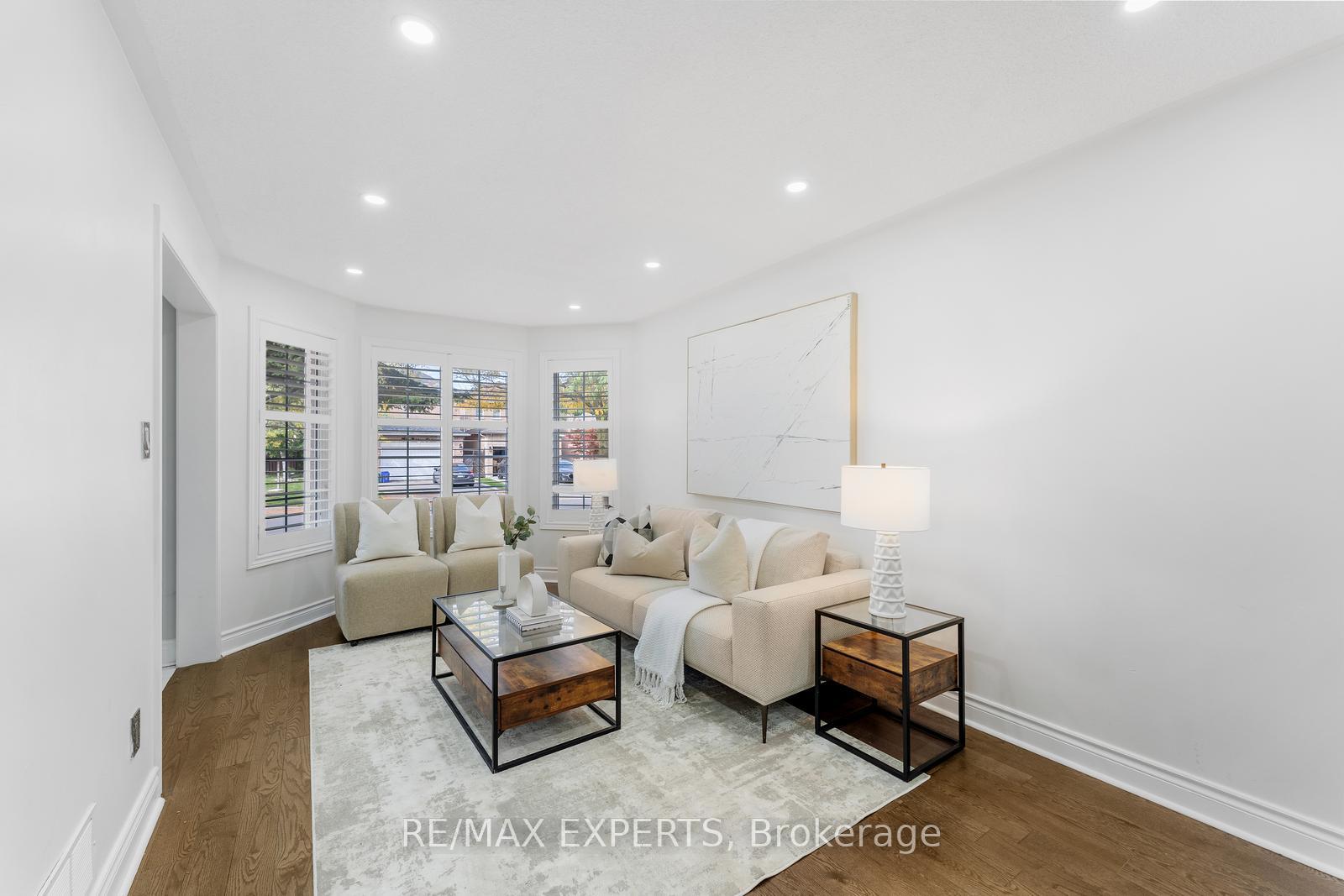 Photo 7 of 147 Ashton Drive, Vaughan, Maple — HOMEH