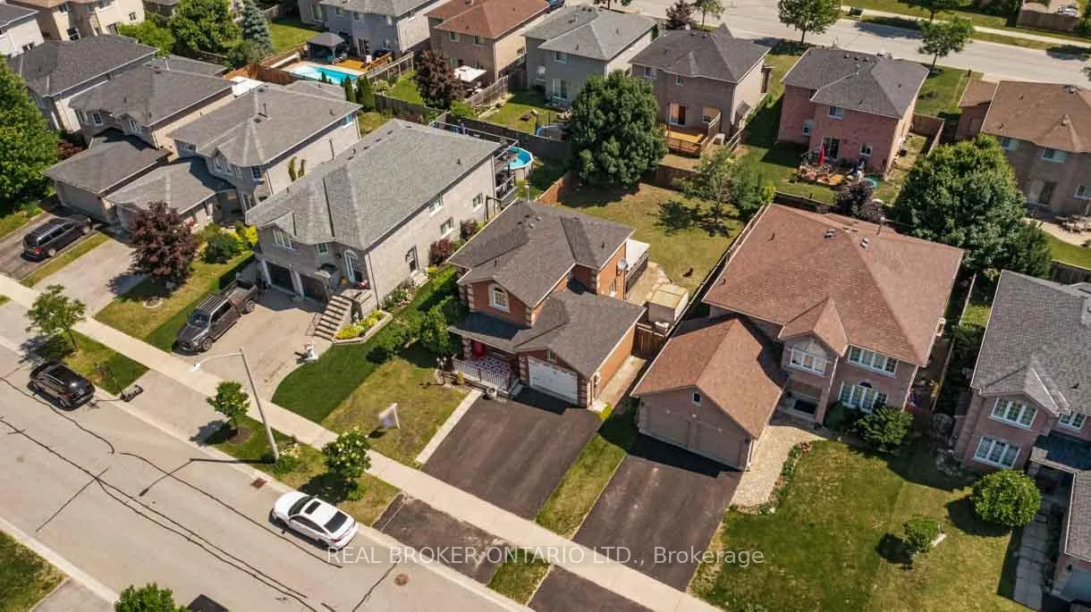 Photo 4 of 131 Ruffet Drive, Barrie, Edgehill Drive — HOMEH