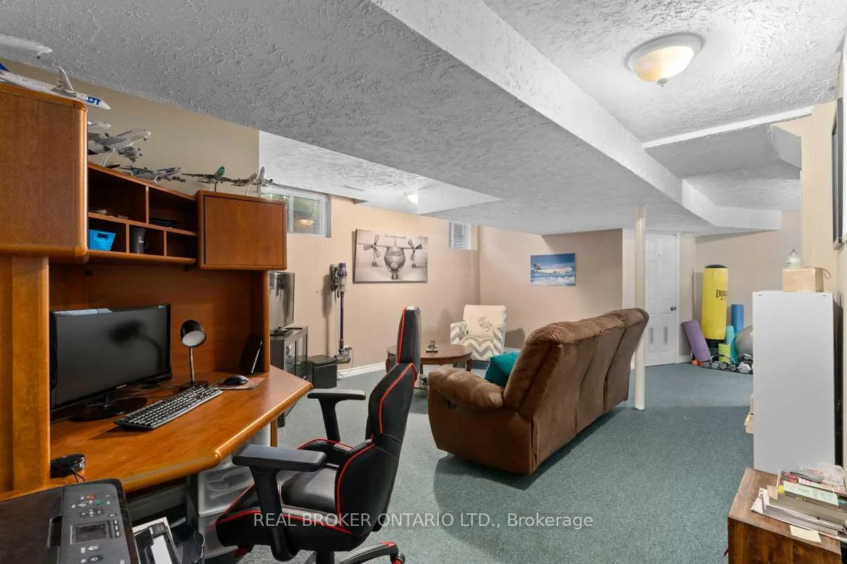 Photo 22 of 131 Ruffet Drive, Barrie, Edgehill Drive — HOMEH