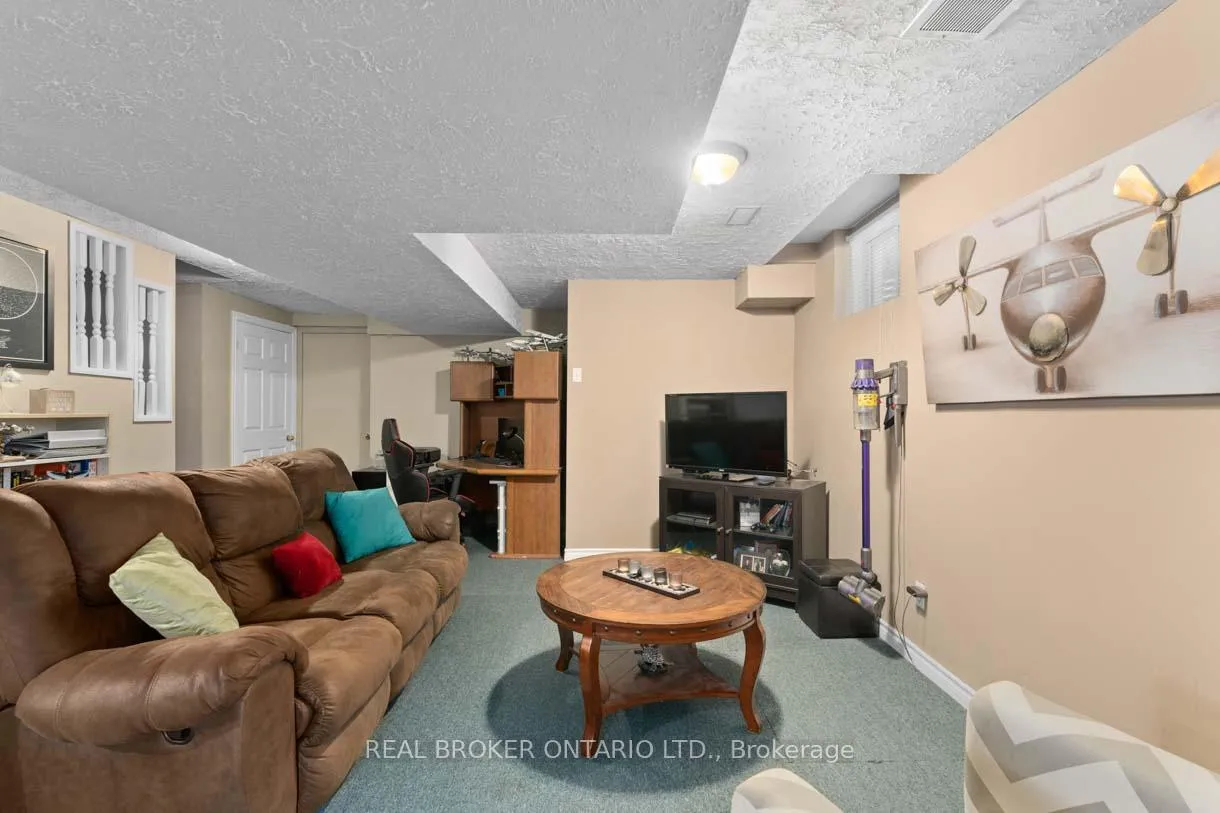 Photo 23 of 131 Ruffet Drive, Barrie, Edgehill Drive — HOMEH