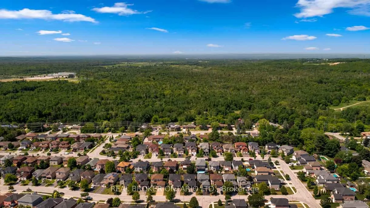 Photo 27 of 131 Ruffet Drive, Barrie, Edgehill Drive — HOMEH