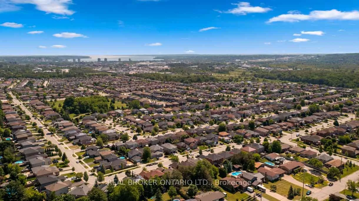 Photo 30 of 131 Ruffet Drive, Barrie, Edgehill Drive — HOMEH
