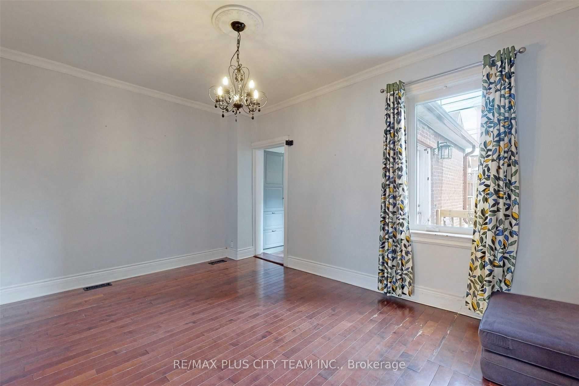 Photo 12 of Unit Upper, 303 Old Weston Road, Toronto, Weston-Pellam Park — HOMEH