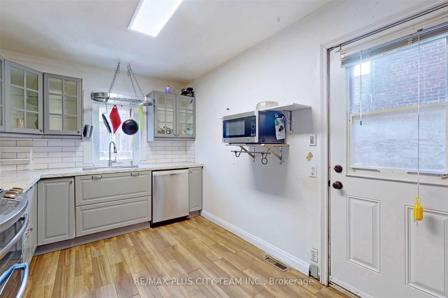 Photo 13 of Unit Upper, 303 Old Weston Road, Toronto, Weston-Pellam Park — HOMEH