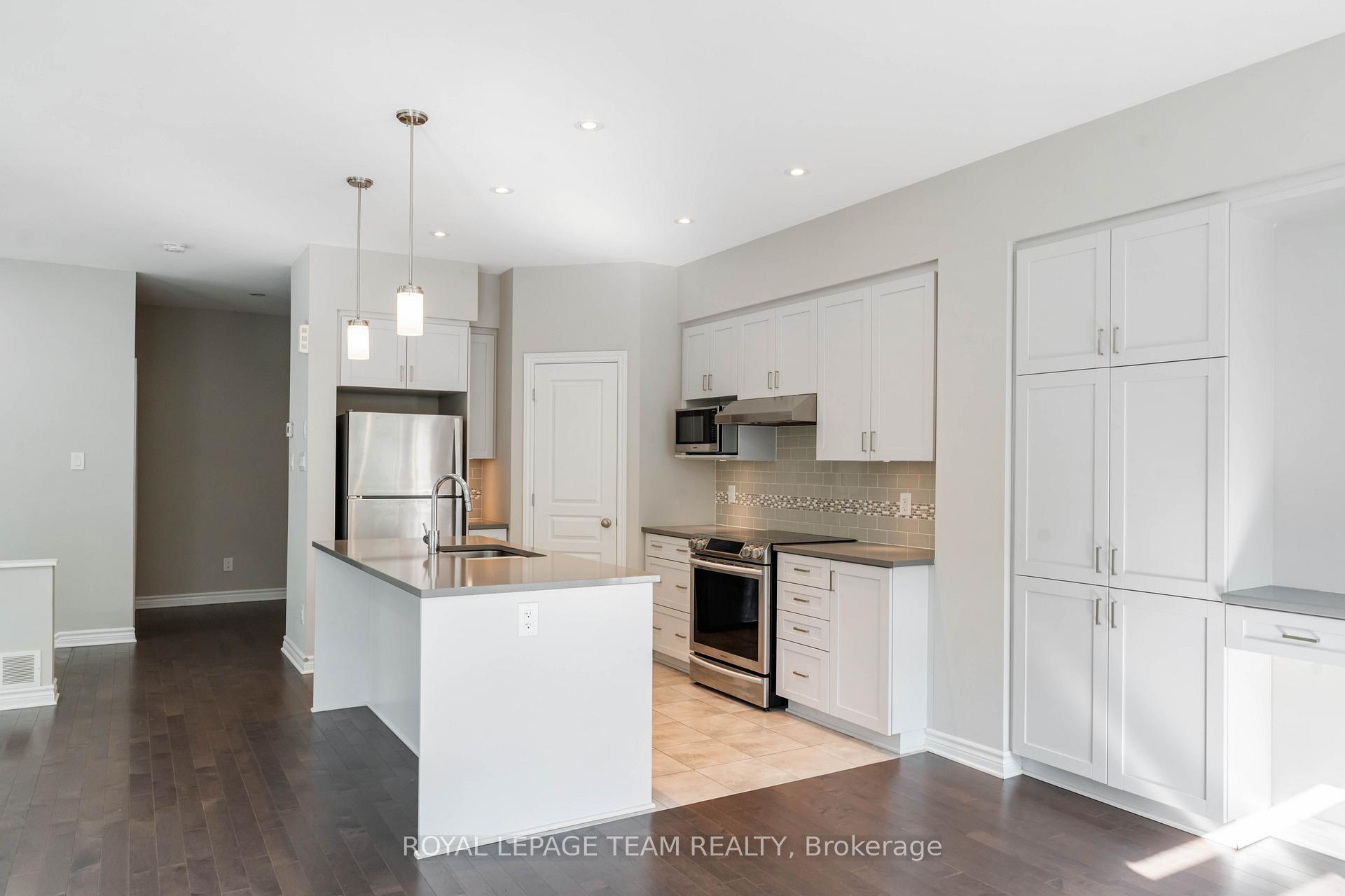 Photo 10 of 562 Rowers Way, Ottawa, Riverside South/Gloucester Glen — HOMEH