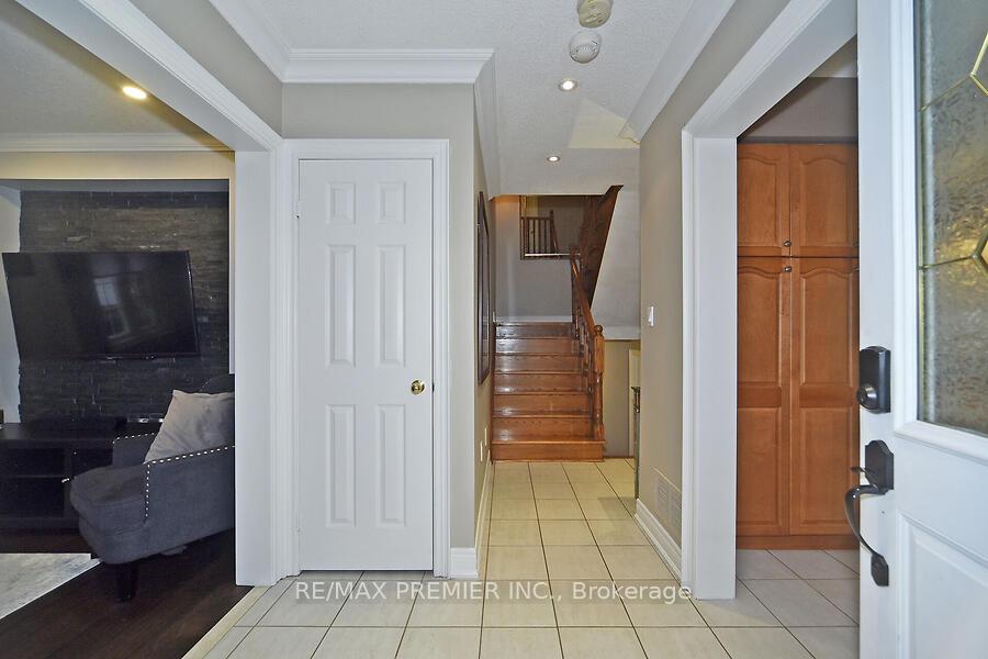 Photo 6 of 48 Pottery Place, Vaughan, East Woodbridge — HOMEH