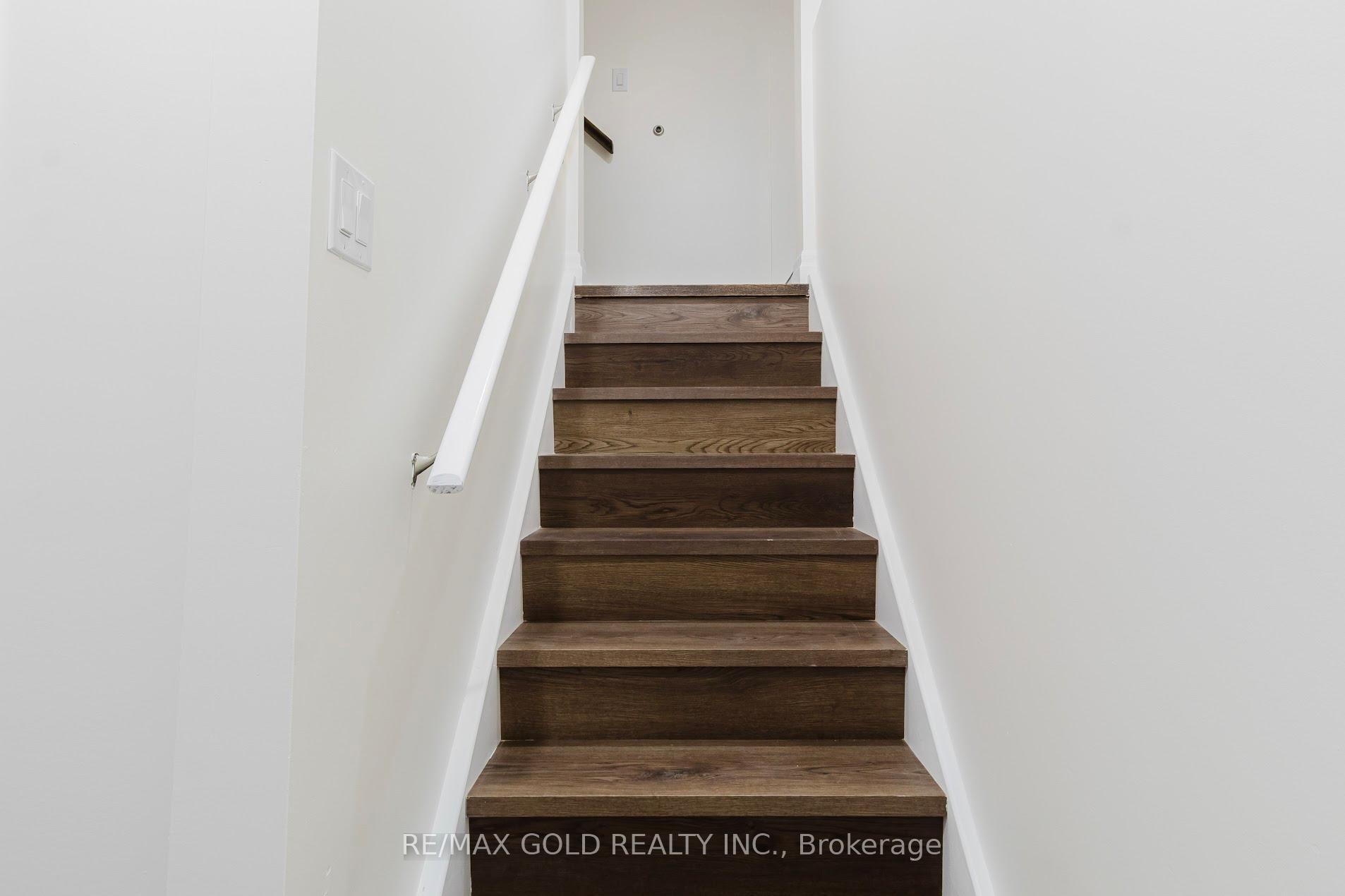Photo 5 of 349 Bamberg Crescent, Waterloo — HOMEH