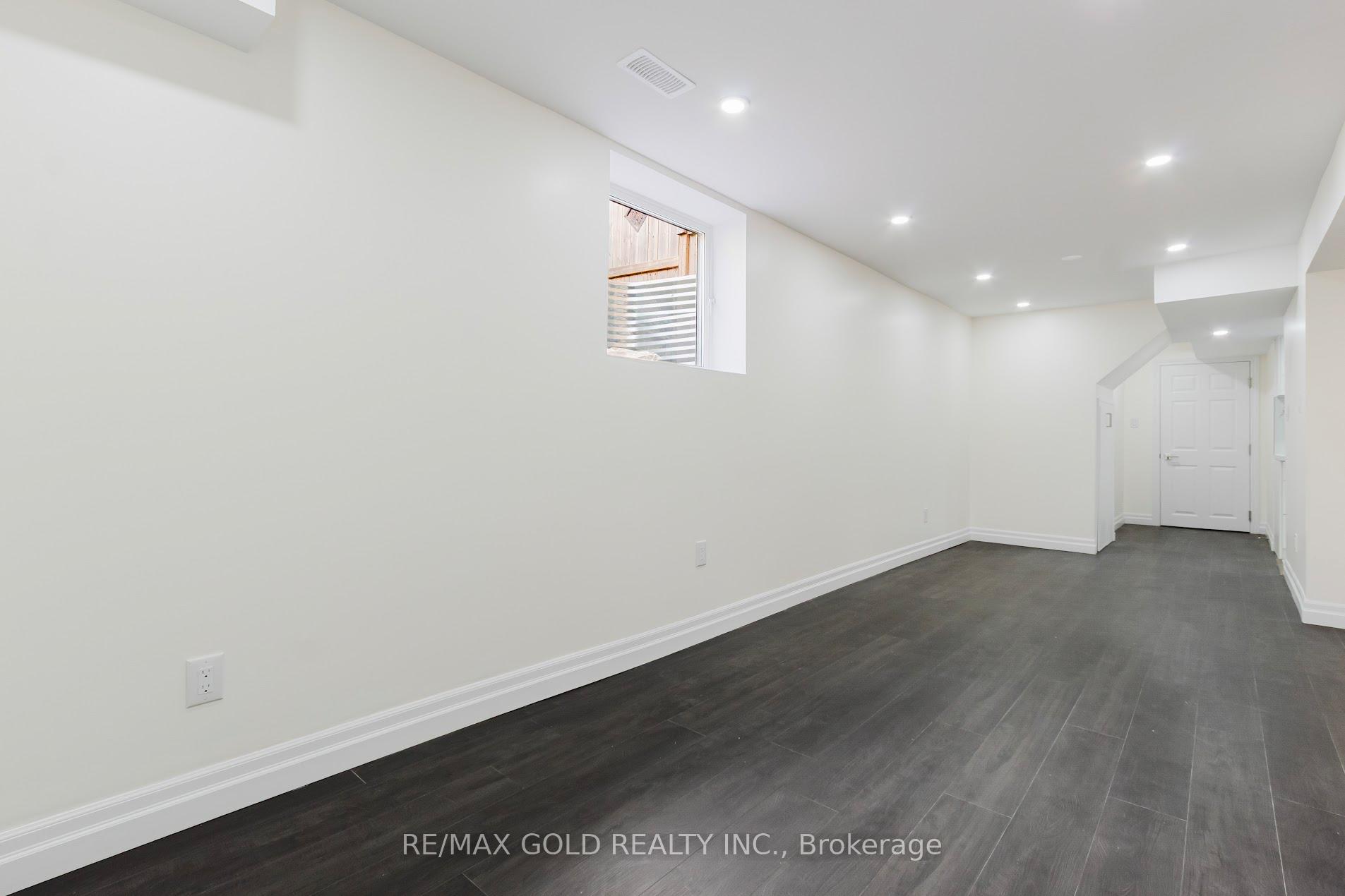 Photo 12 of 349 Bamberg Crescent, Waterloo — HOMEH