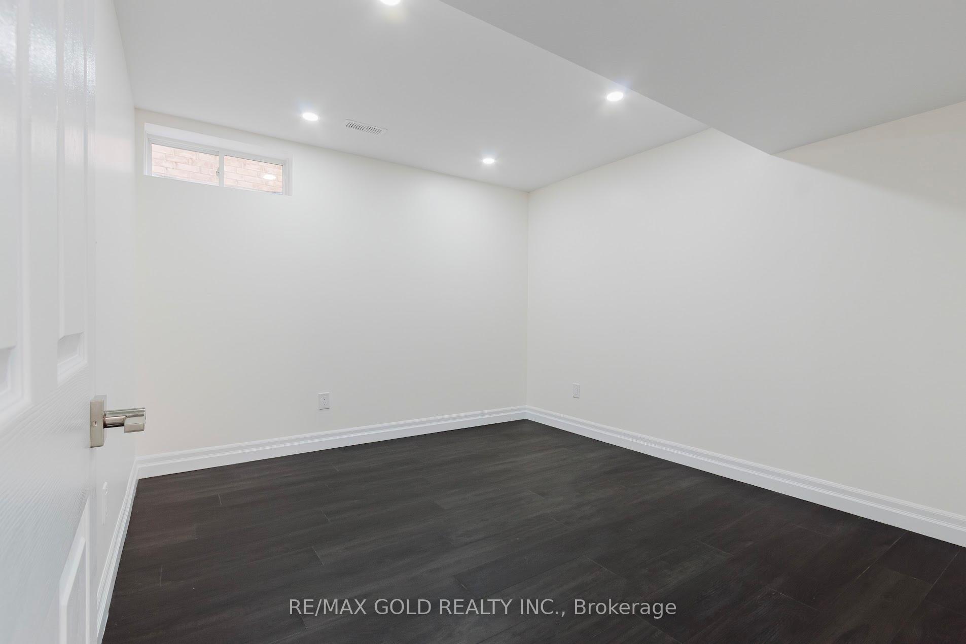 Photo 13 of 349 Bamberg Crescent, Waterloo — HOMEH