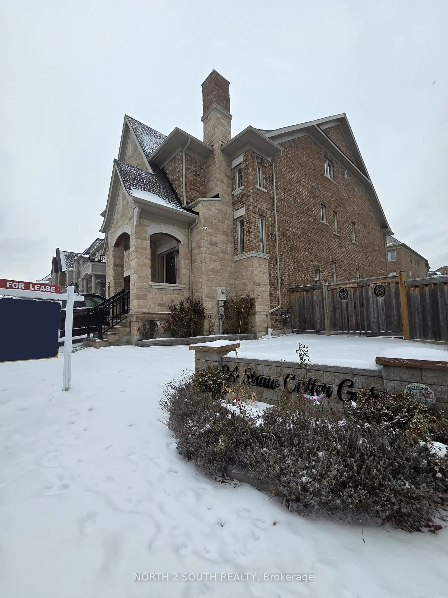Photo 13 of Unit Upper, 34 Straw Cutter Gate, Vaughan, Patterson — HOMEH