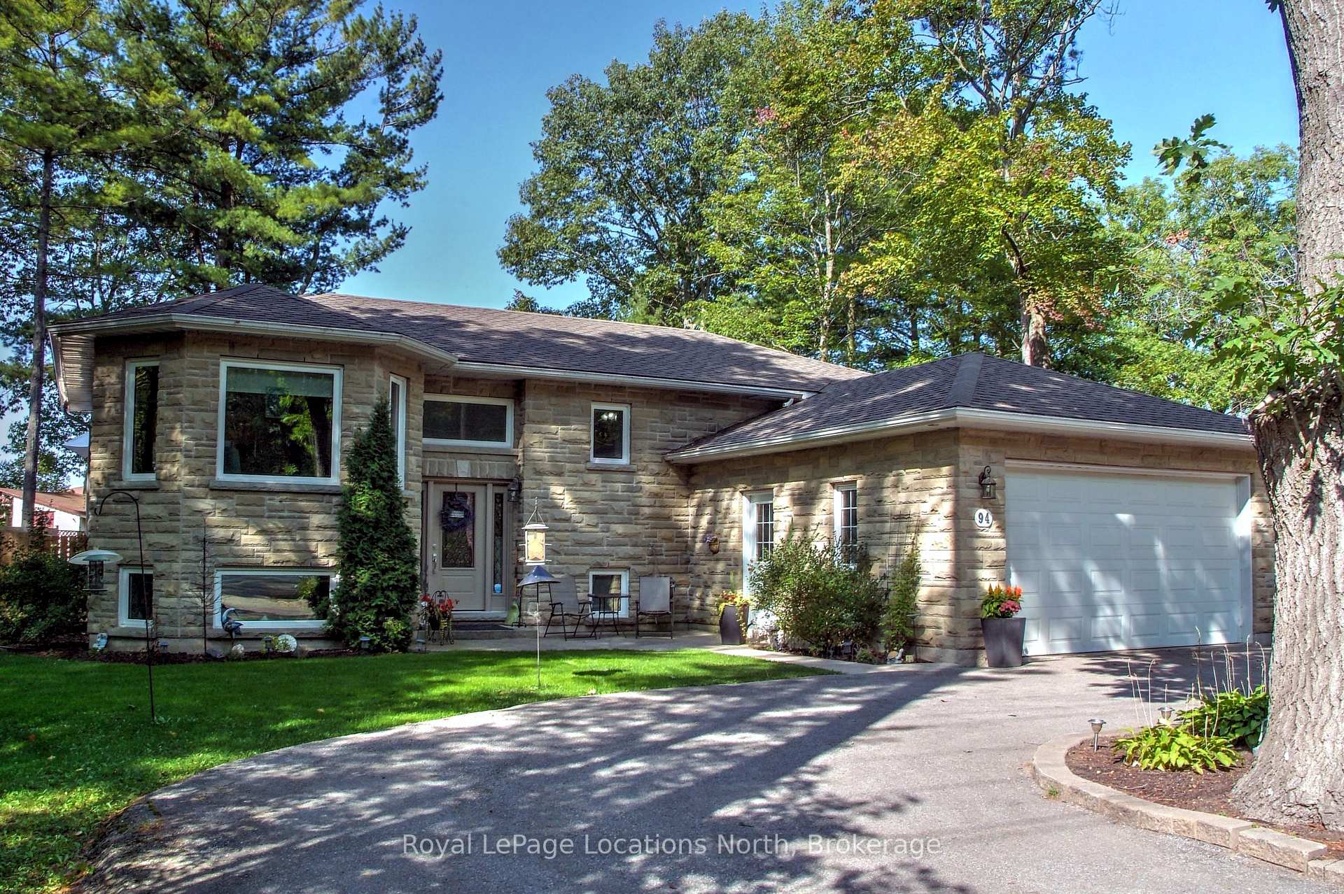 Photo 2 of 94 Oxbow Park Drive, Wasaga Beach — HOMEH