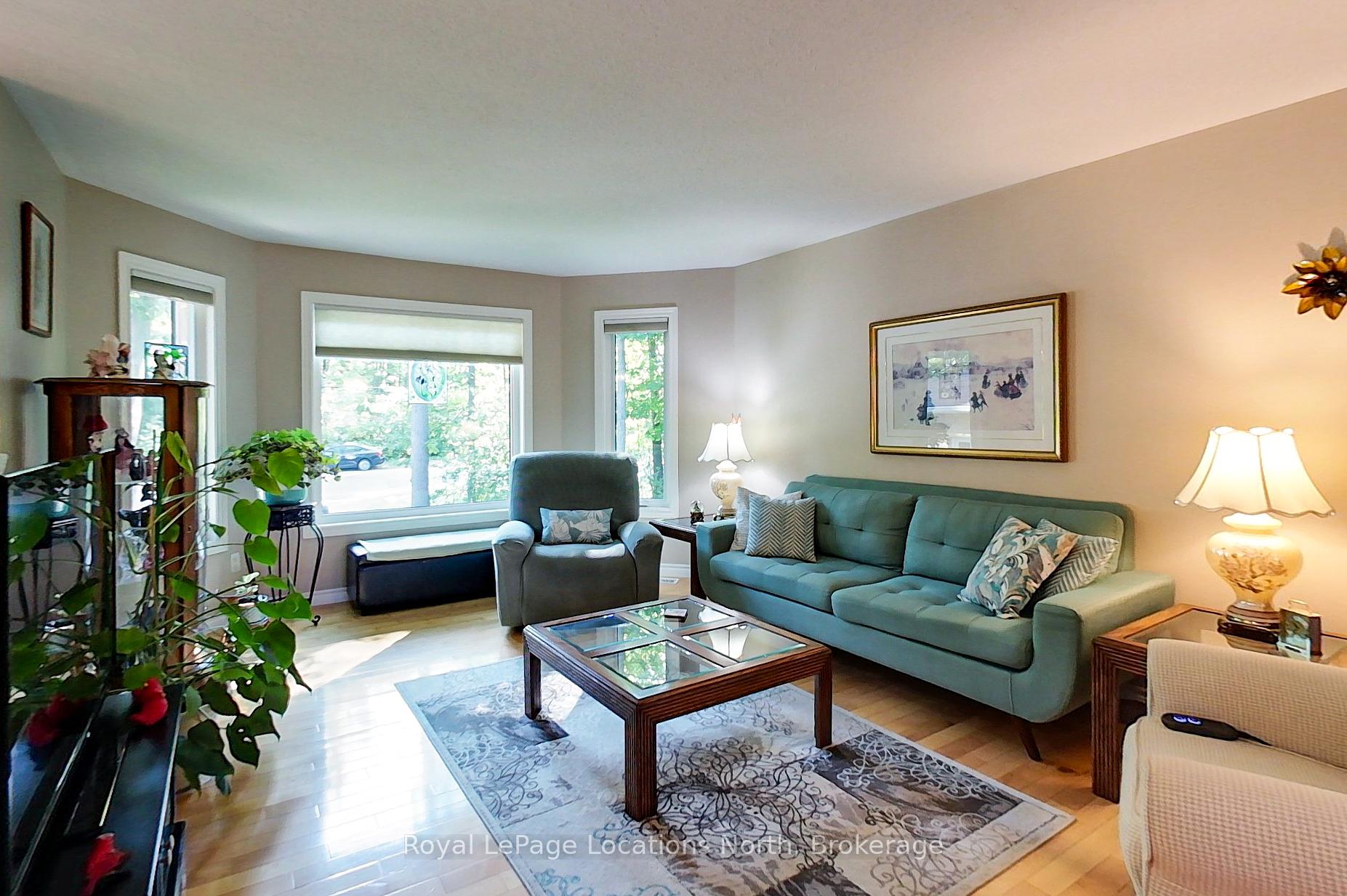 Photo 7 of 94 Oxbow Park Drive, Wasaga Beach — HOMEH