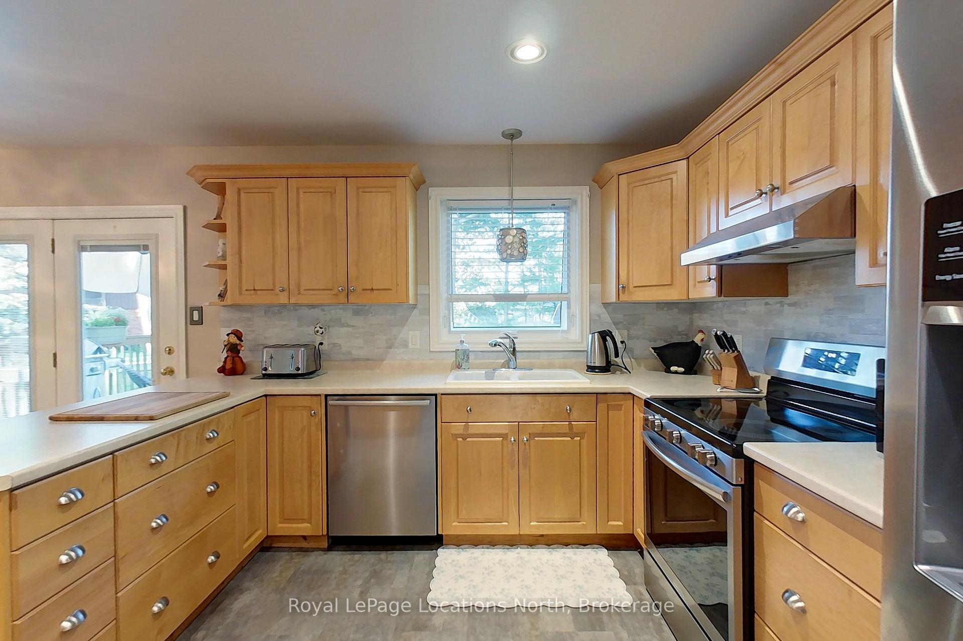 Photo 12 of 94 Oxbow Park Drive, Wasaga Beach — HOMEH