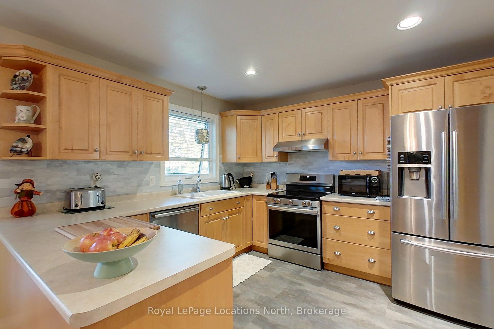 Photo 13 of 94 Oxbow Park Drive, Wasaga Beach — HOMEH