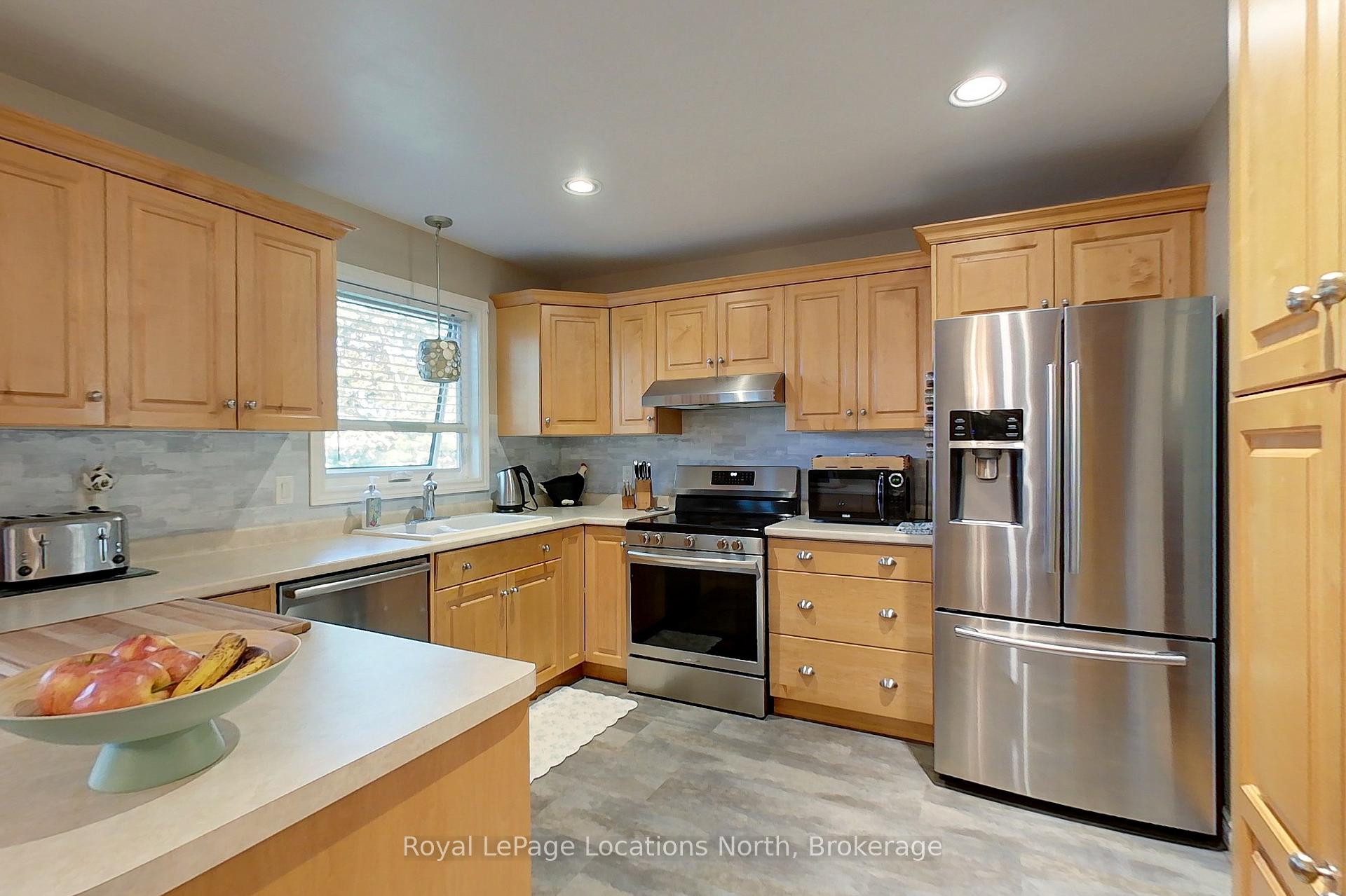 Photo 14 of 94 Oxbow Park Drive, Wasaga Beach — HOMEH