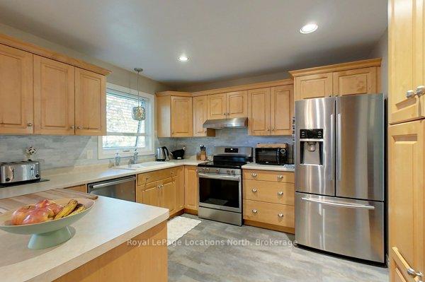 Photo 15 of 94 Oxbow Park Drive, Wasaga Beach — HOMEH