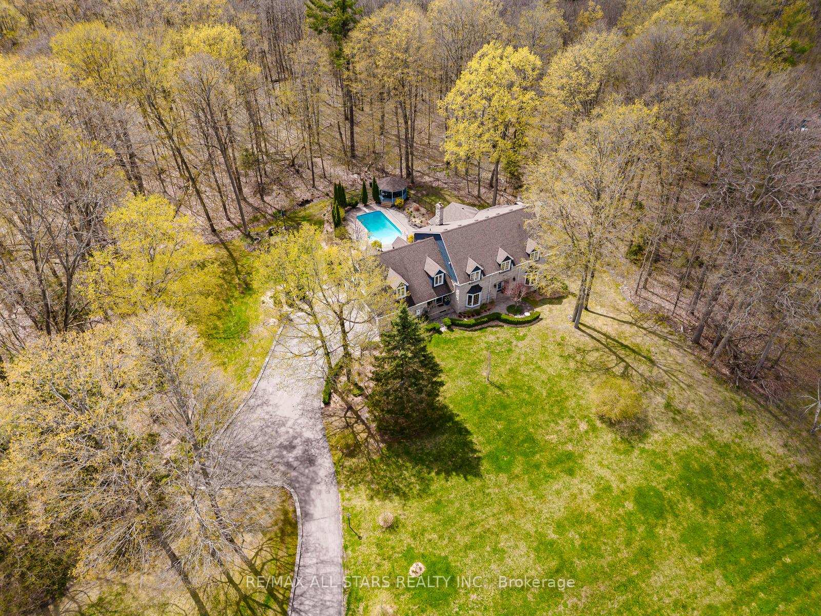 Photo 1 of 12 Oakview Place, Uxbridge, Rural Uxbridge — HOMEH
