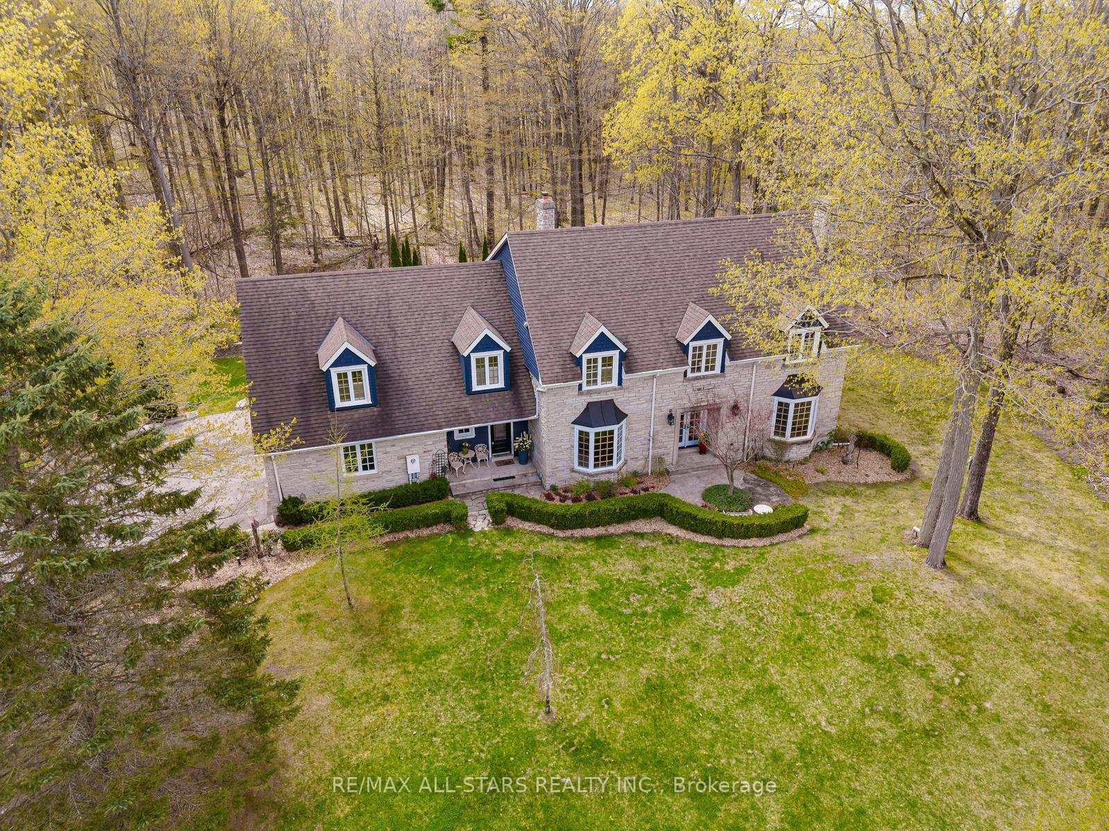 Photo 2 of 12 Oakview Place, Uxbridge, Rural Uxbridge — HOMEH