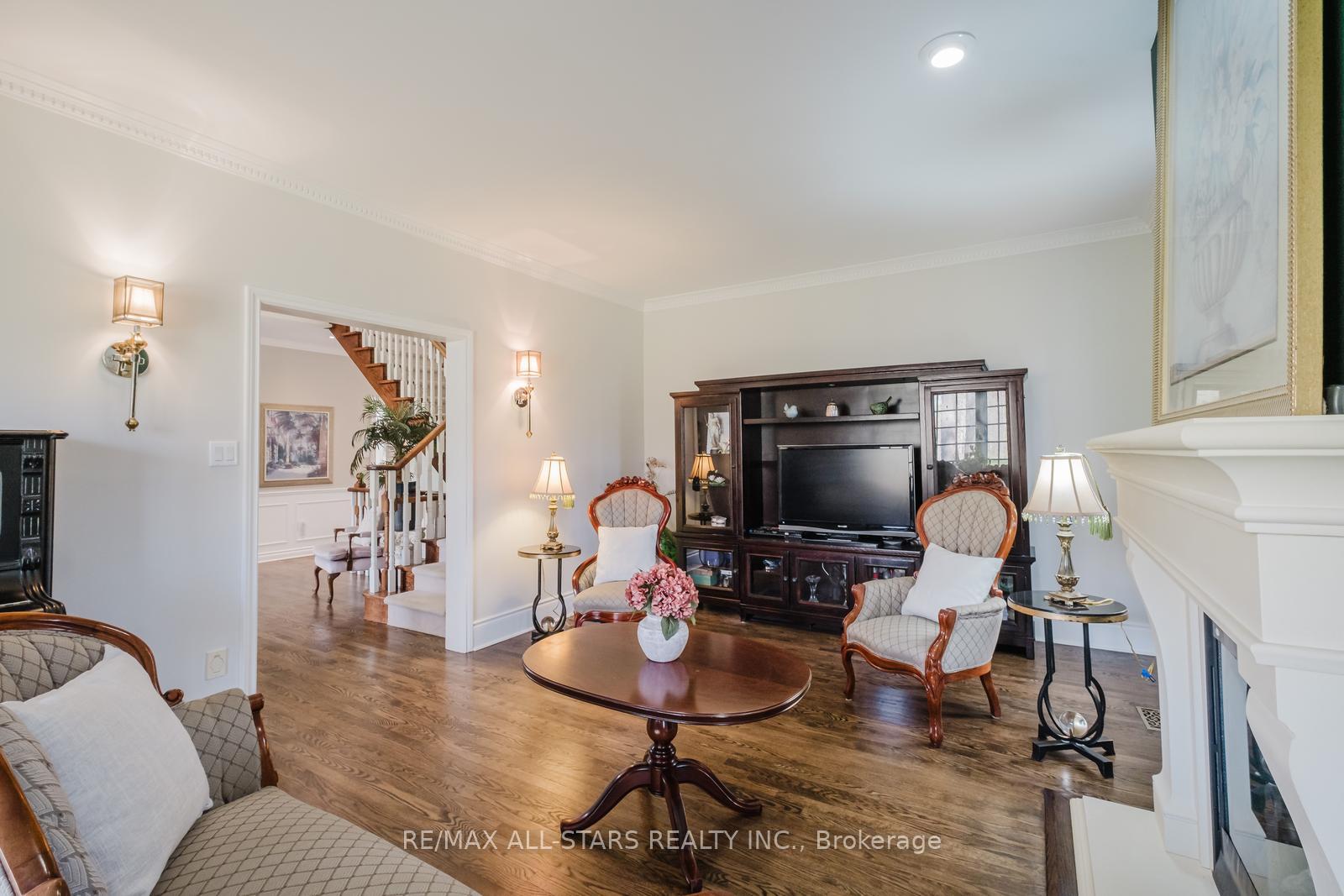 Photo 9 of 12 Oakview Place, Uxbridge, Rural Uxbridge — HOMEH