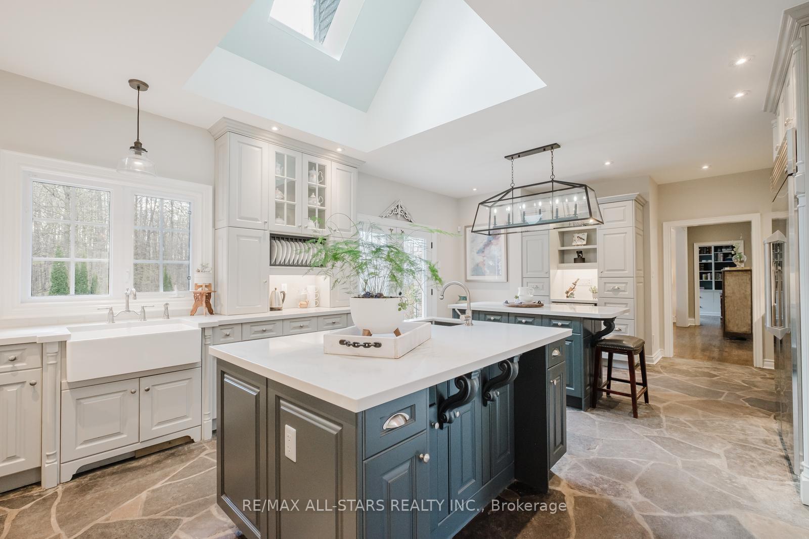 Photo 11 of 12 Oakview Place, Uxbridge, Rural Uxbridge — HOMEH