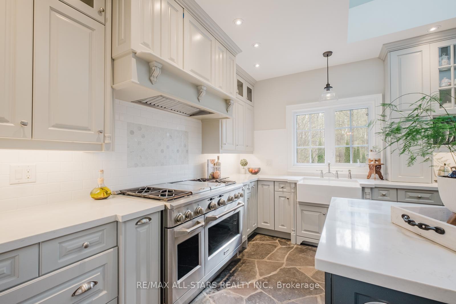 Photo 12 of 12 Oakview Place, Uxbridge, Rural Uxbridge — HOMEH