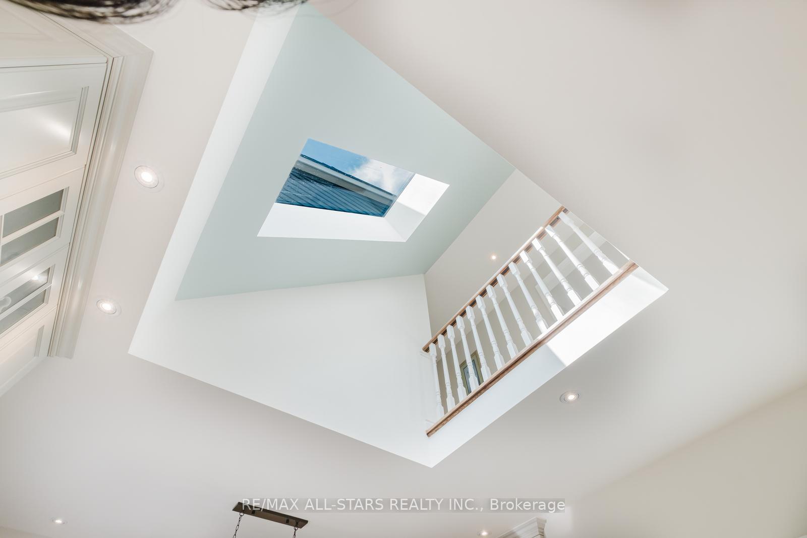 Photo 13 of 12 Oakview Place, Uxbridge, Rural Uxbridge — HOMEH