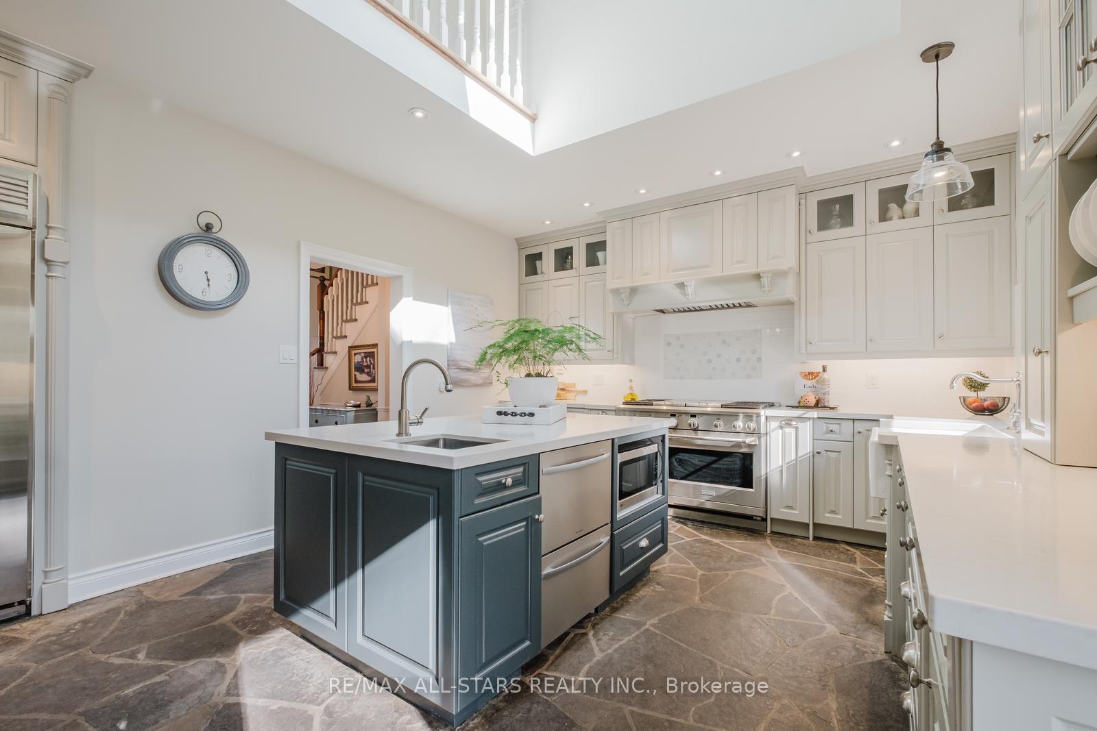 Photo 14 of 12 Oakview Place, Uxbridge, Rural Uxbridge — HOMEH