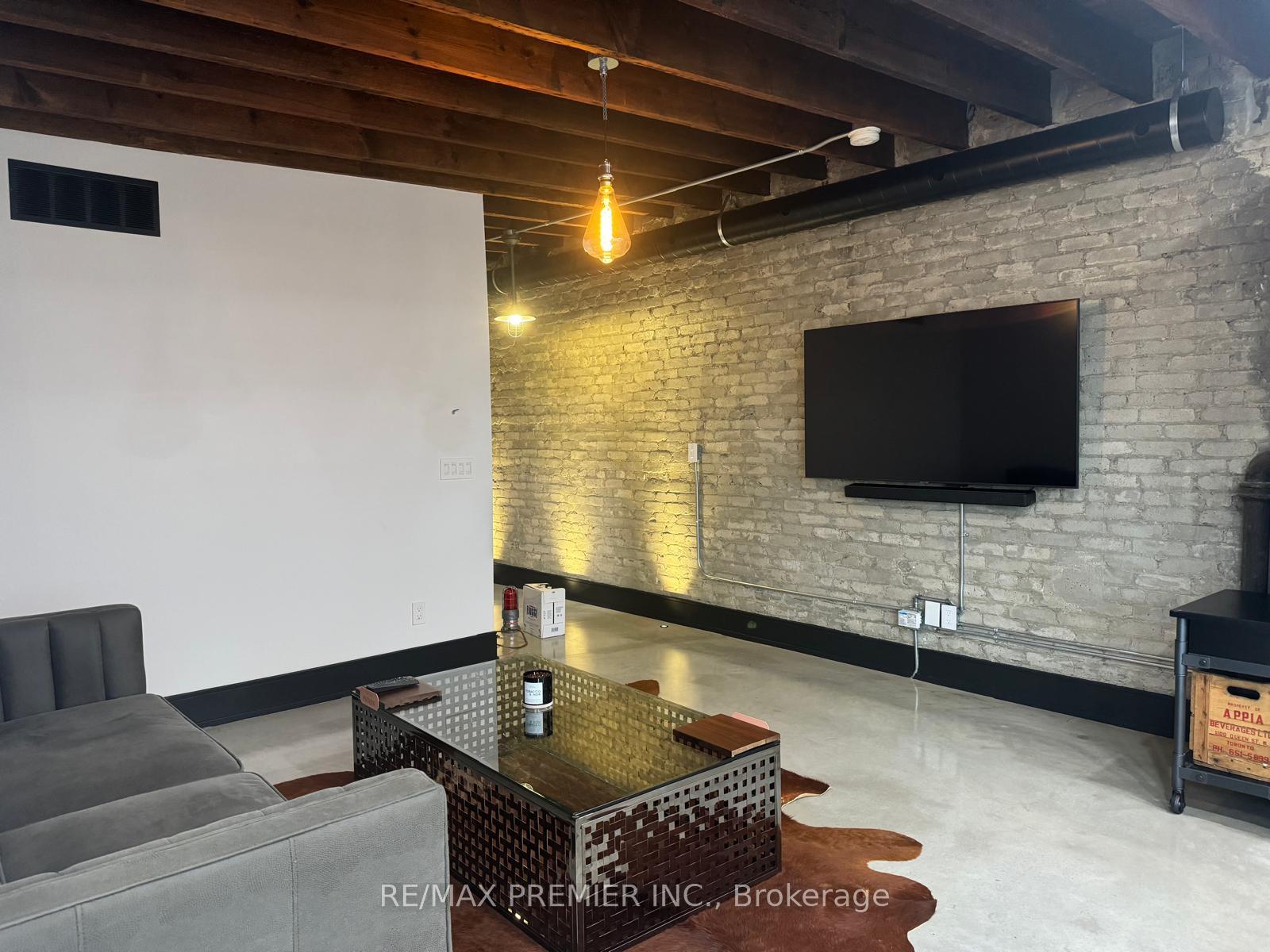 Photo 8 of Unit Upper Unit, 1696 St Clair Avenue W, Toronto, Weston-Pellam Park — HOMEH