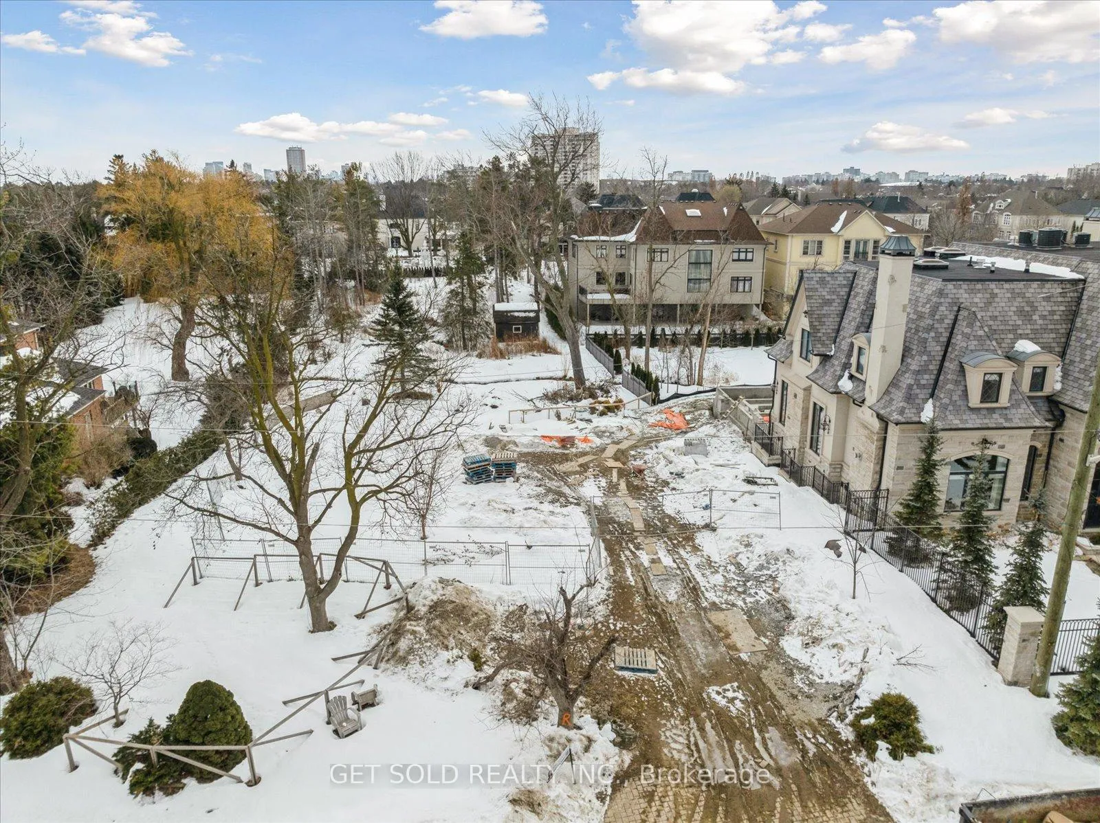 Photo 9 of 139 Thornridge Drive, Vaughan, Crestwood-Springfarm-Yorkhill — HOMEH
