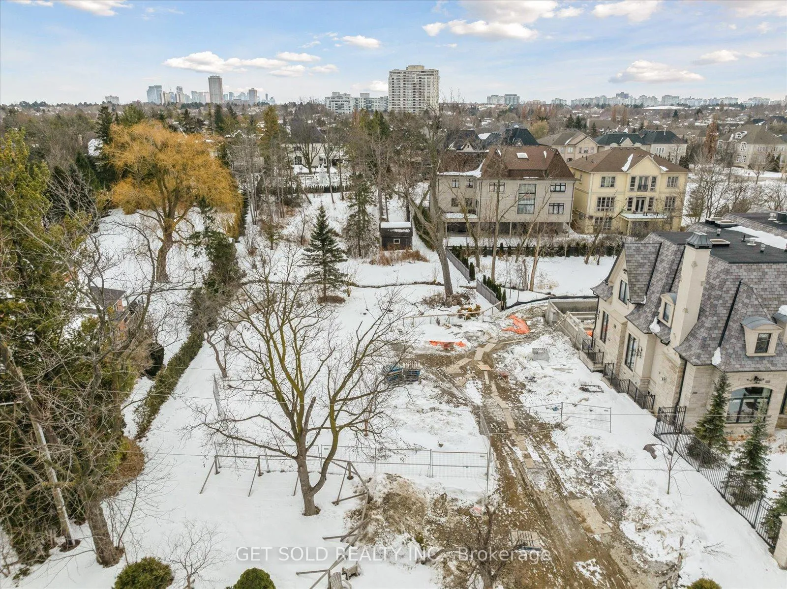 Photo 10 of 139 Thornridge Drive, Vaughan, Crestwood-Springfarm-Yorkhill — HOMEH