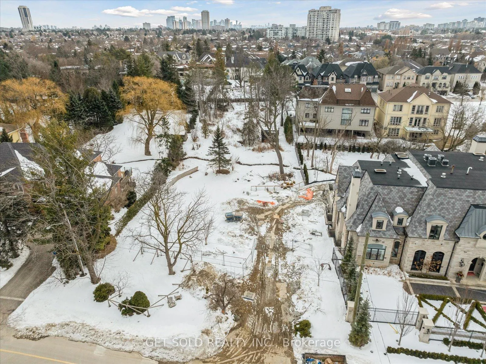 Photo 11 of 139 Thornridge Drive, Vaughan, Crestwood-Springfarm-Yorkhill — HOMEH