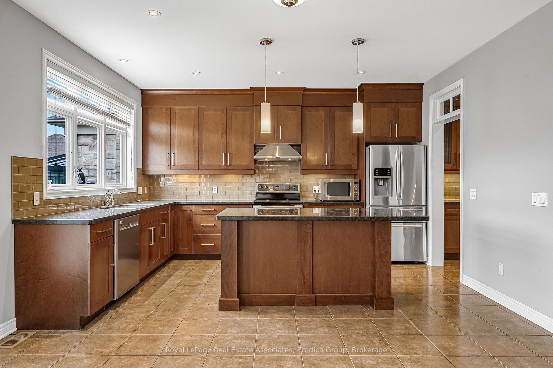 Photo 10 of 17 Trailwood Drive, Welland, Coyle Creek — HOMEH