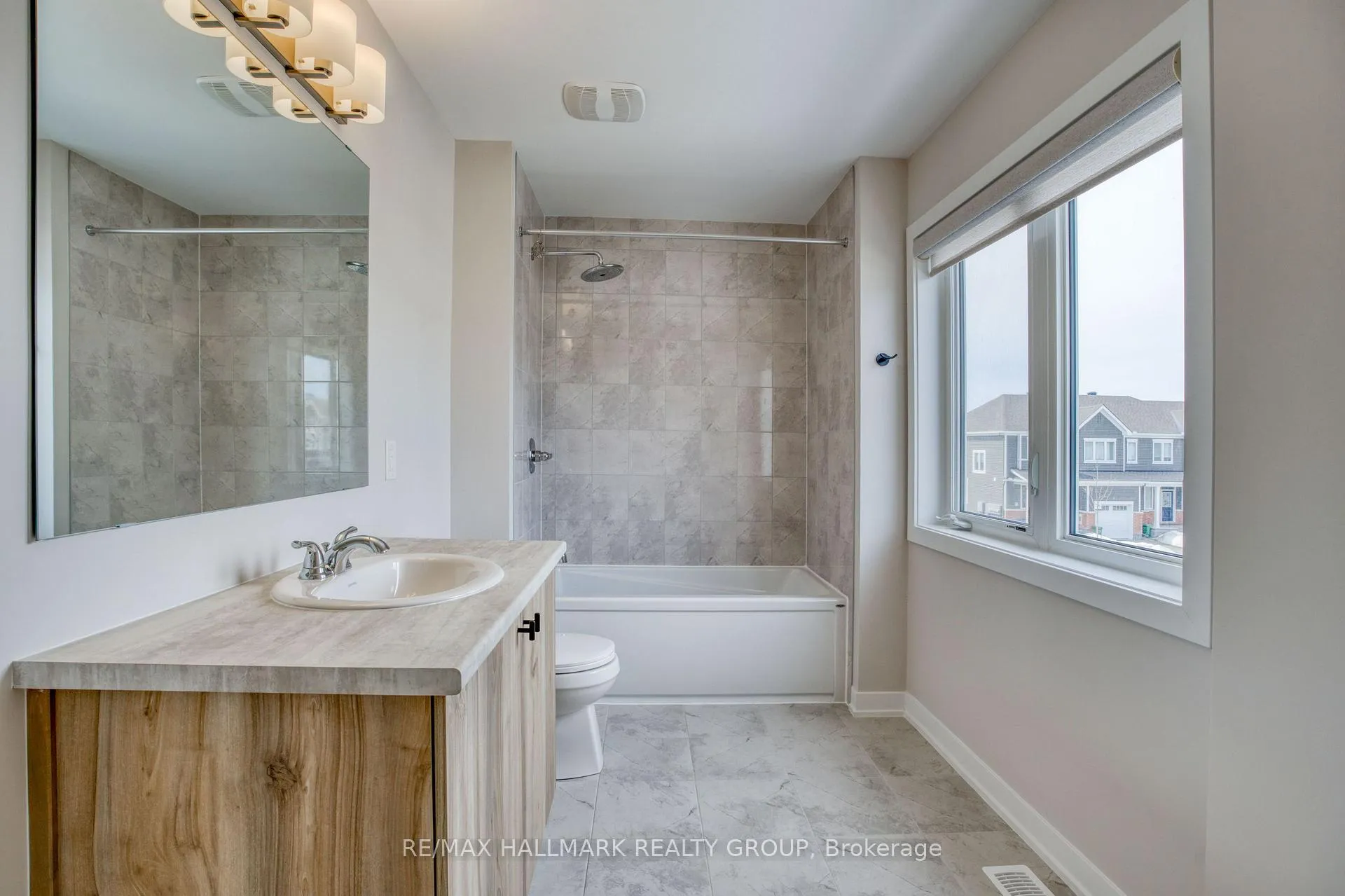 Photo 23 of 30 Focality Crescent, Ottawa, Barrhaven - Half Moon Bay — HOMEH