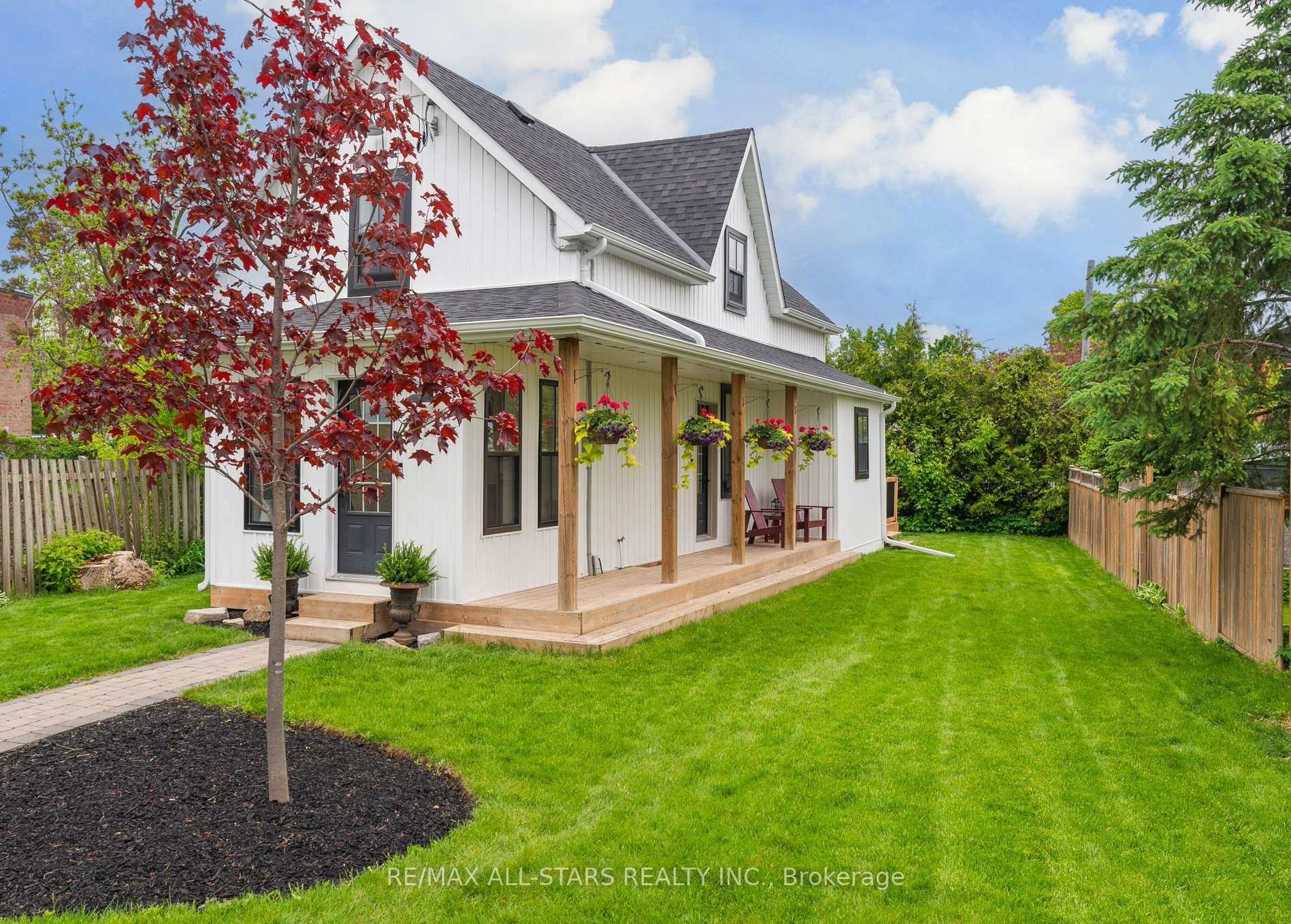 Photo 1 of 31 King Street W, Uxbridge — HOMEH