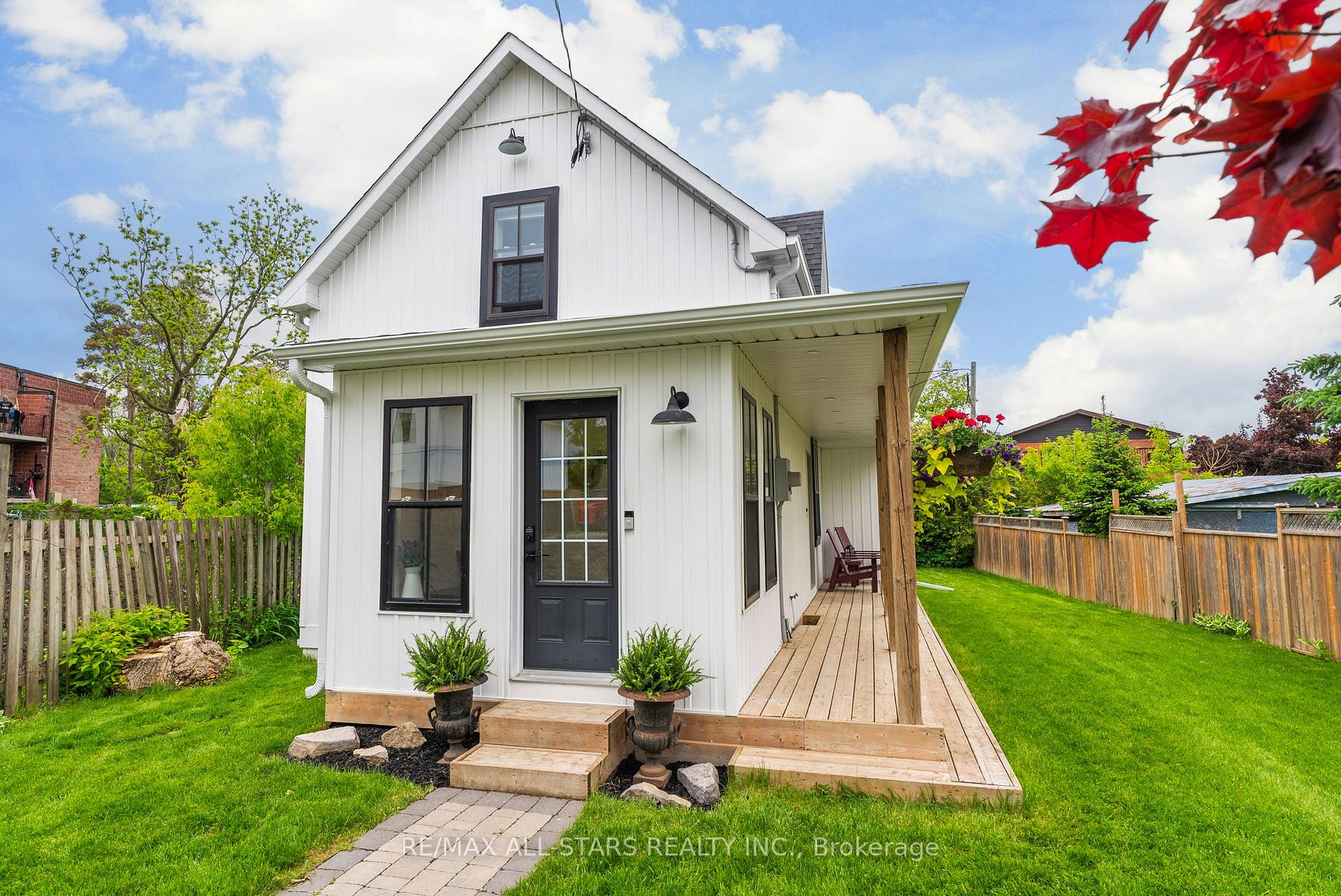 Photo 2 of 31 King Street W, Uxbridge — HOMEH