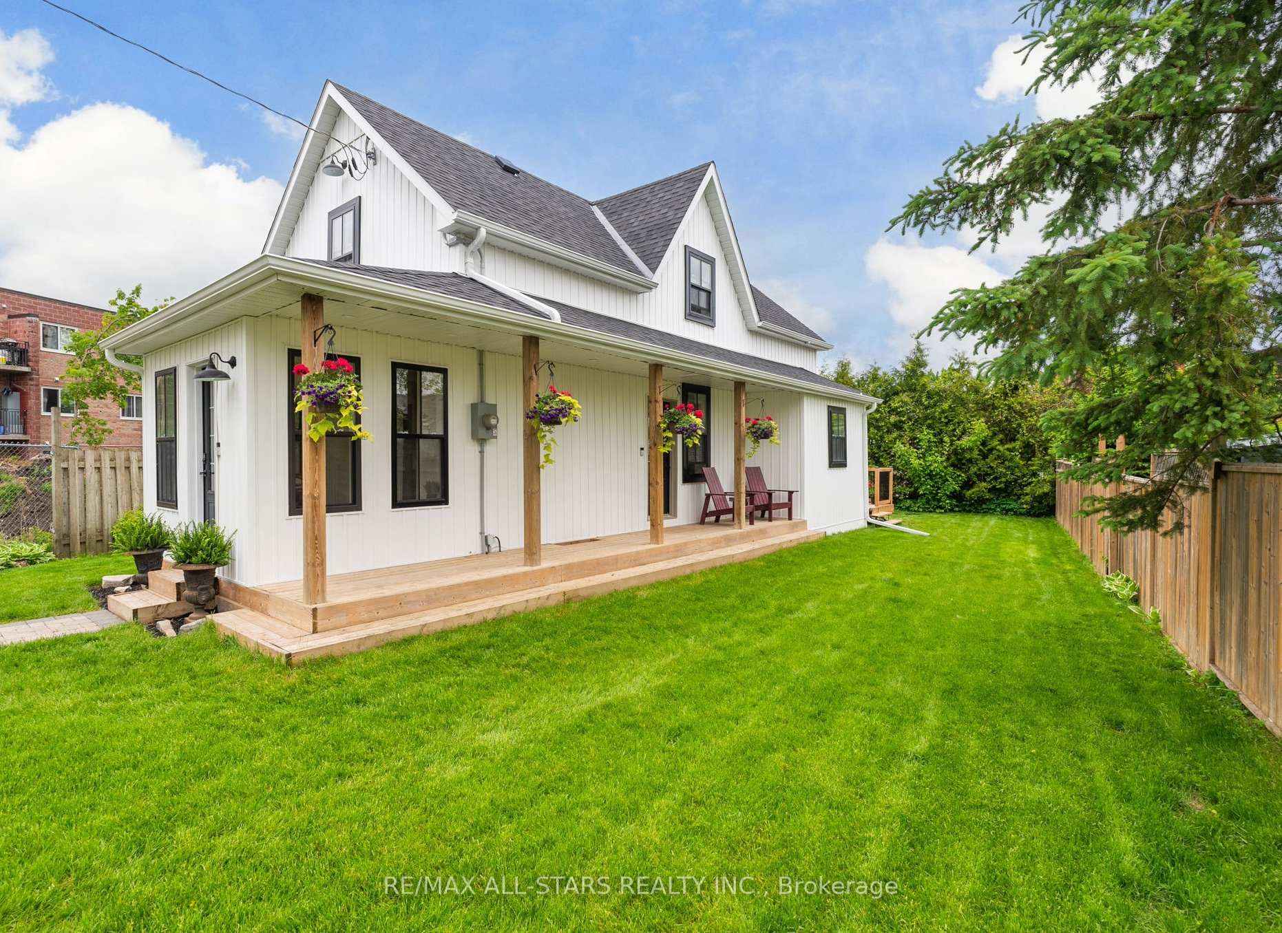 Photo 3 of 31 King Street W, Uxbridge — HOMEH