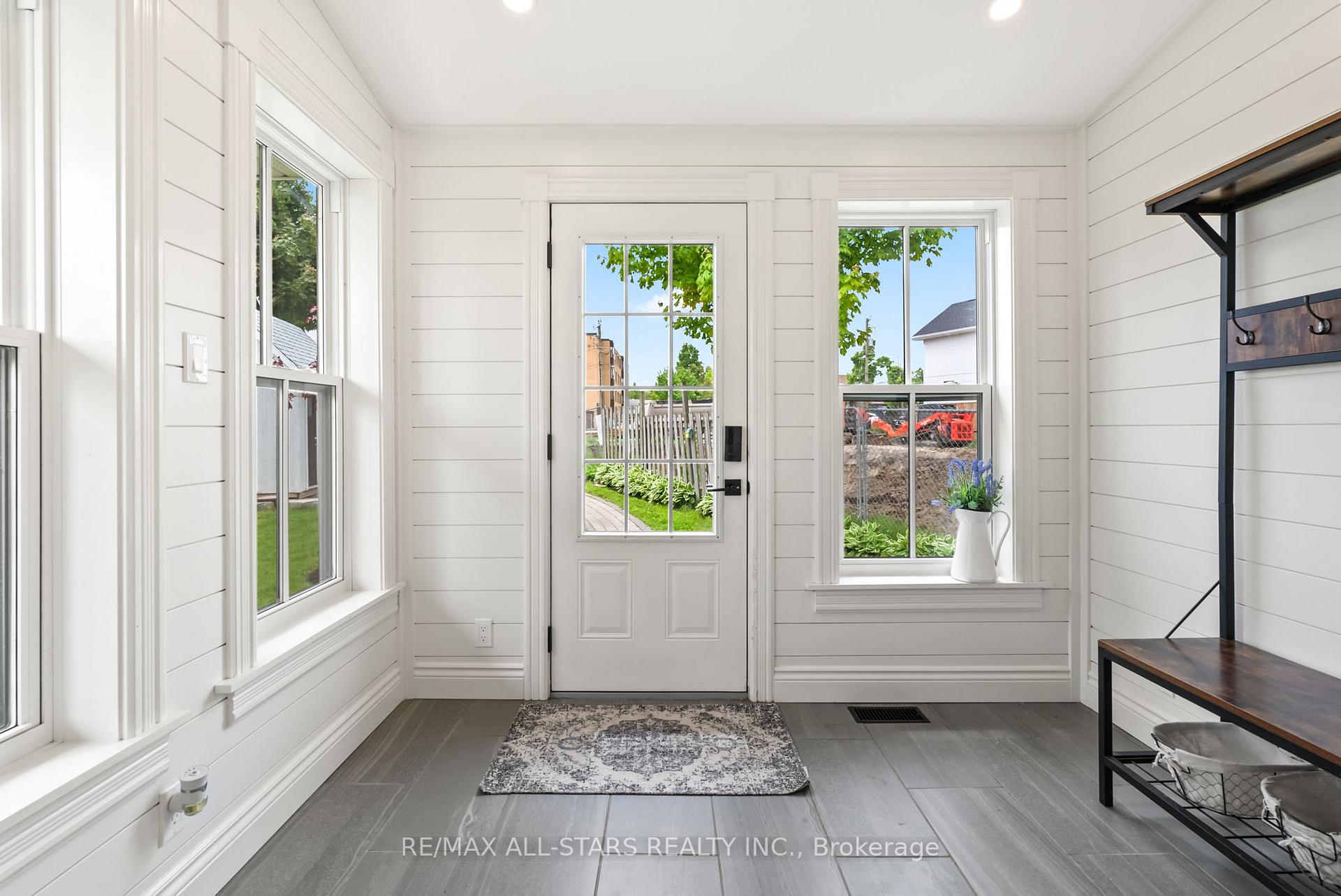 Photo 4 of 31 King Street W, Uxbridge — HOMEH