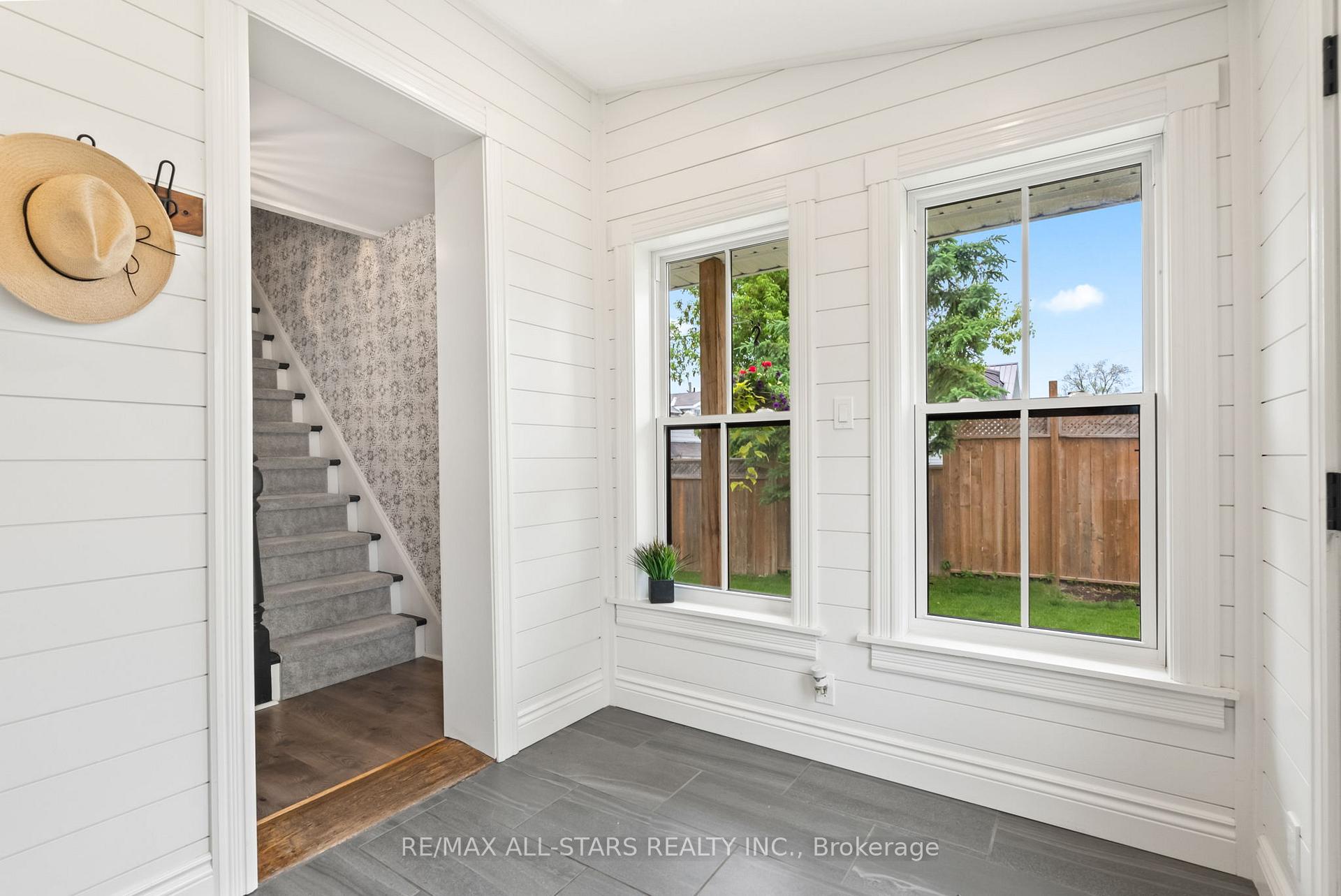 Photo 6 of 31 King Street W, Uxbridge — HOMEH