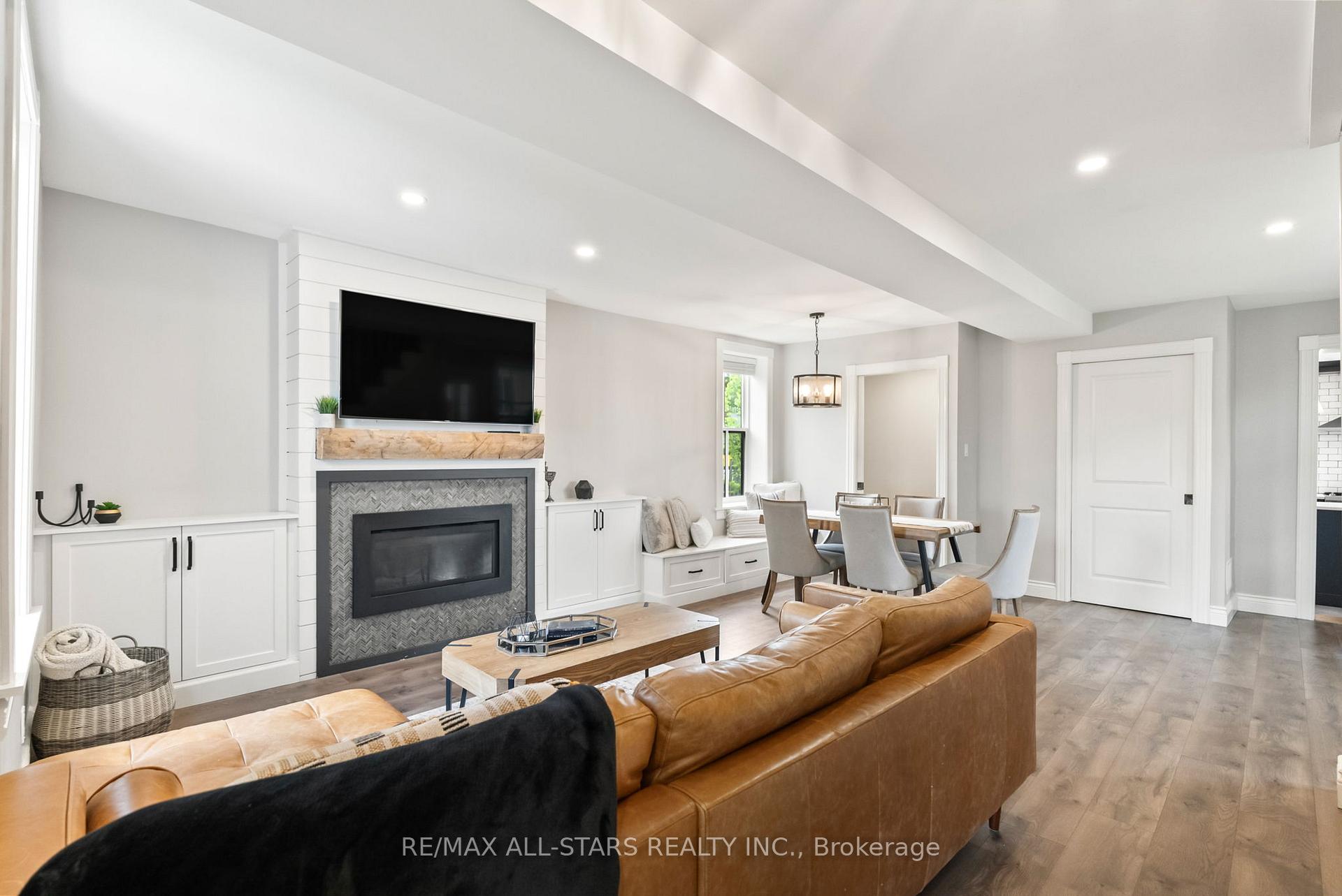 Photo 7 of 31 King Street W, Uxbridge — HOMEH