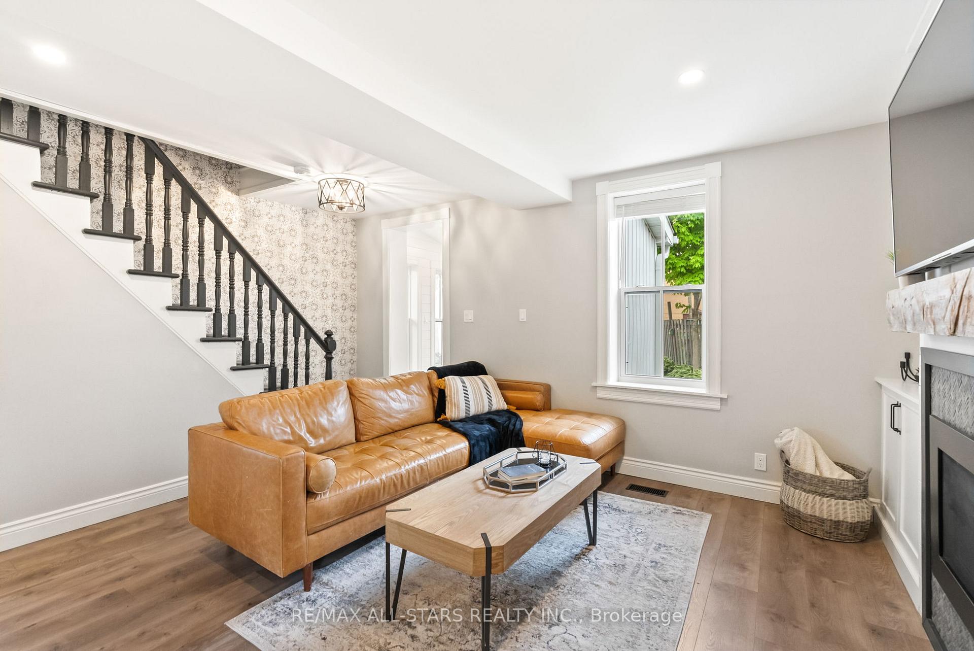 Photo 9 of 31 King Street W, Uxbridge — HOMEH