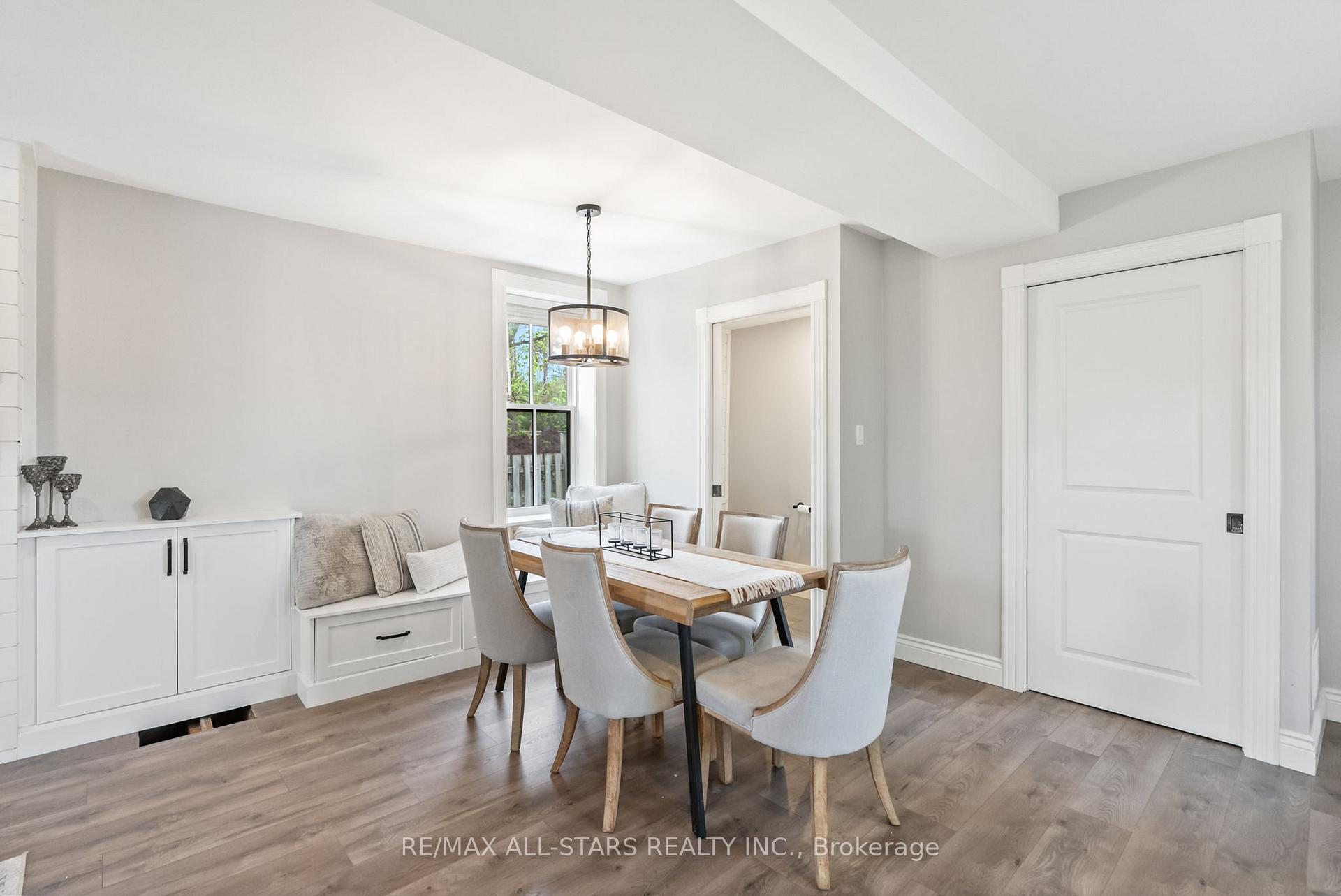Photo 11 of 31 King Street W, Uxbridge — HOMEH