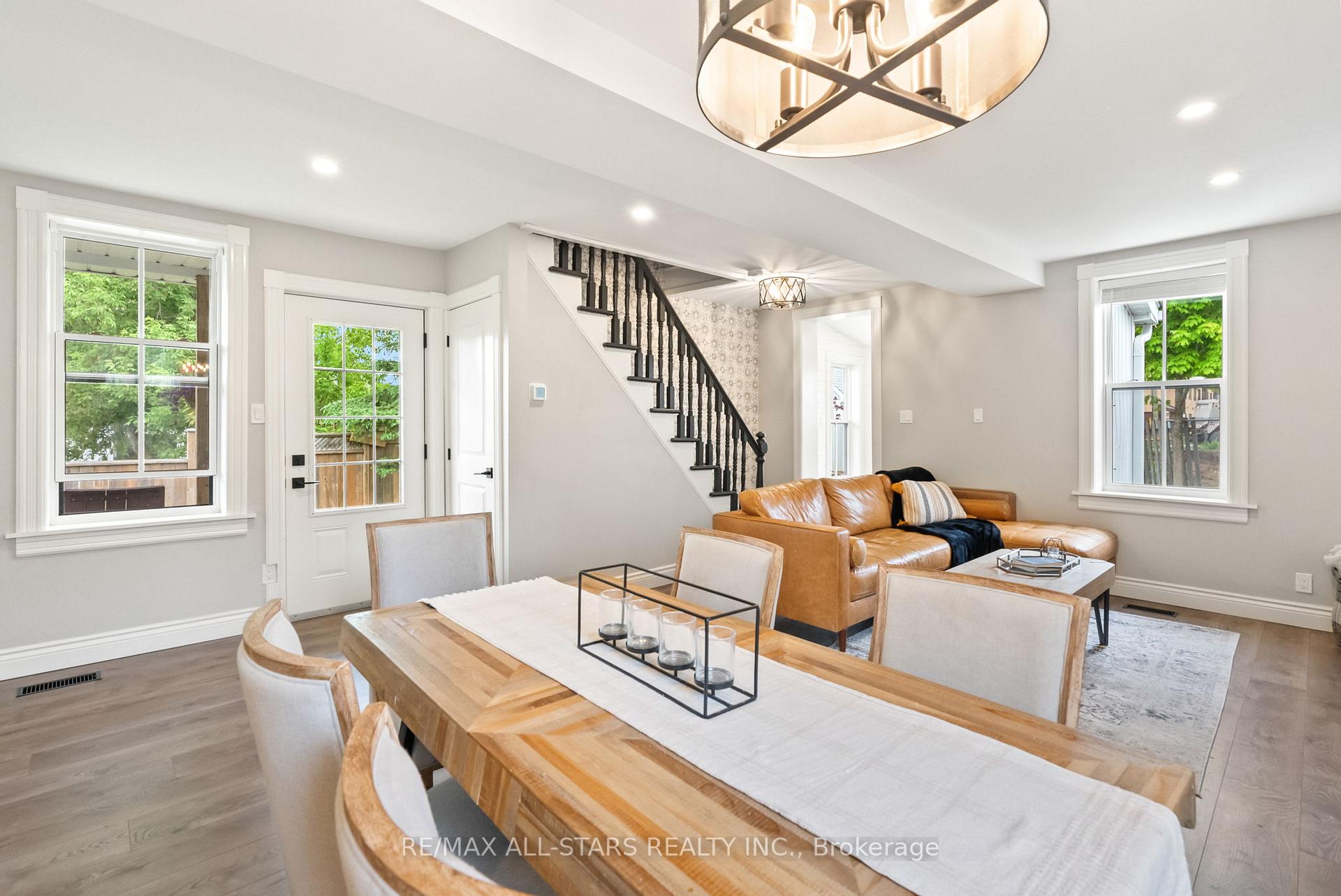 Photo 12 of 31 King Street W, Uxbridge — HOMEH