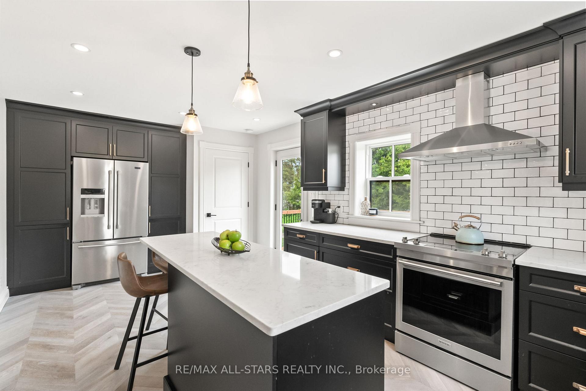 Photo 14 of 31 King Street W, Uxbridge — HOMEH