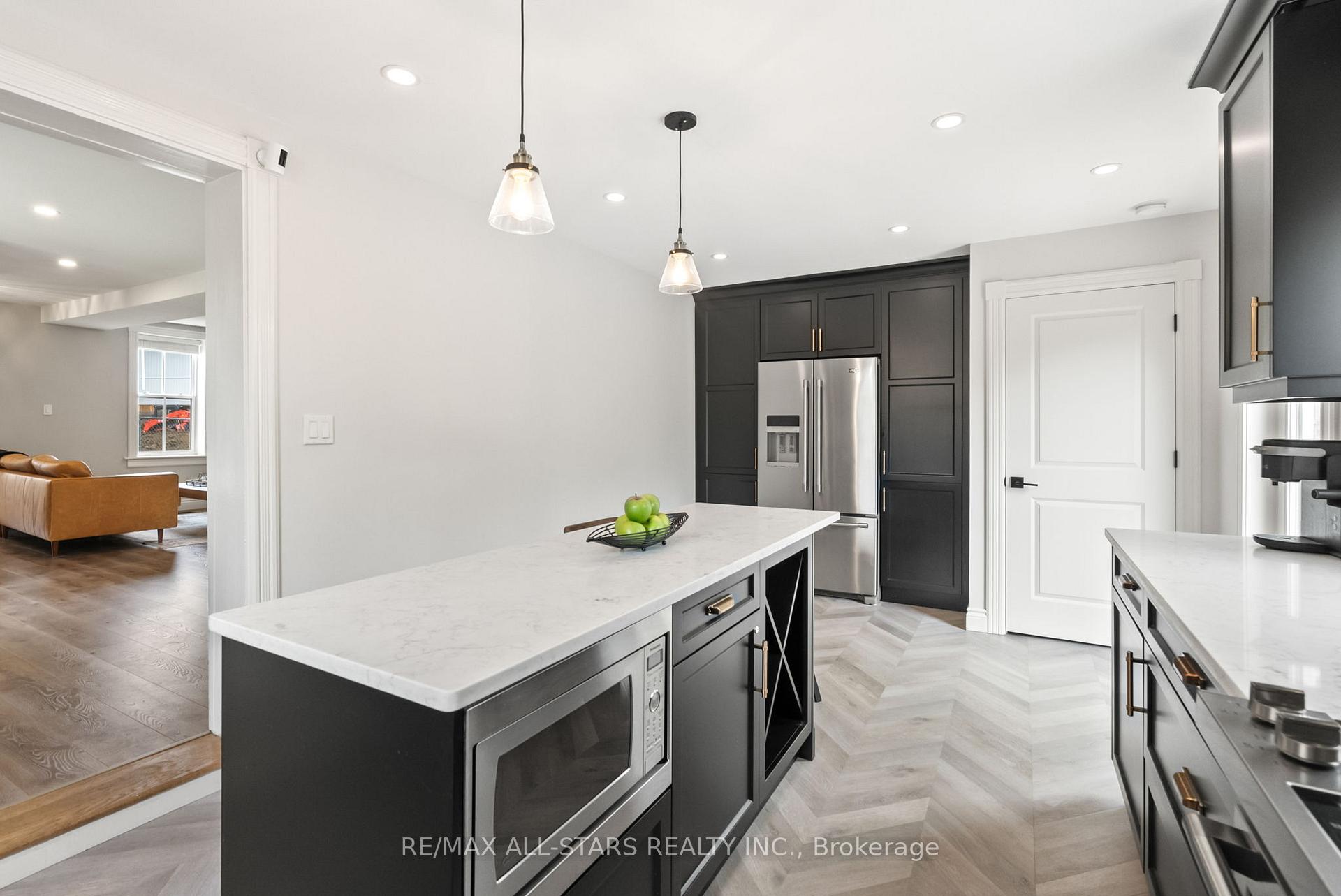 Photo 15 of 31 King Street W, Uxbridge — HOMEH