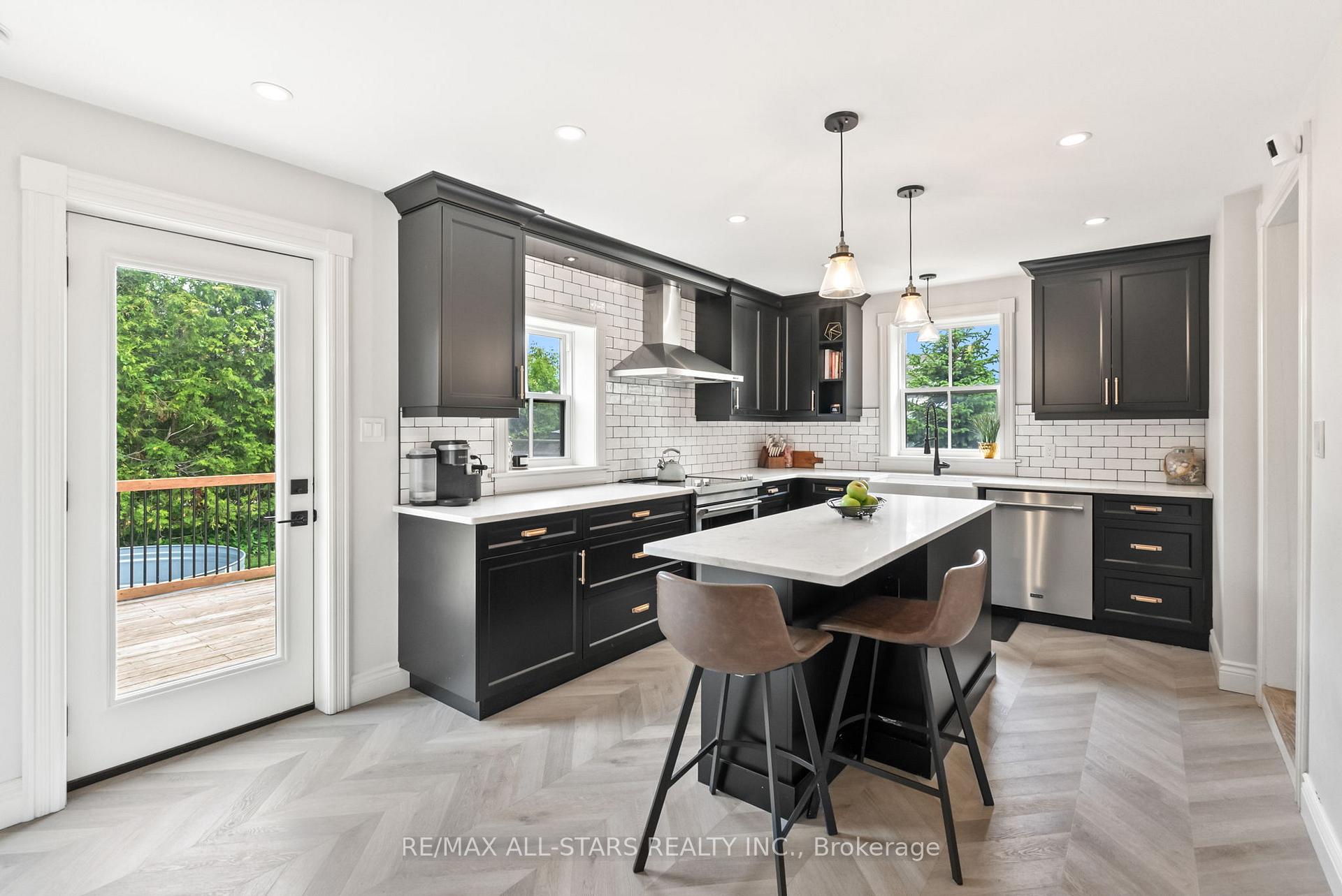 Photo 17 of 31 King Street W, Uxbridge — HOMEH