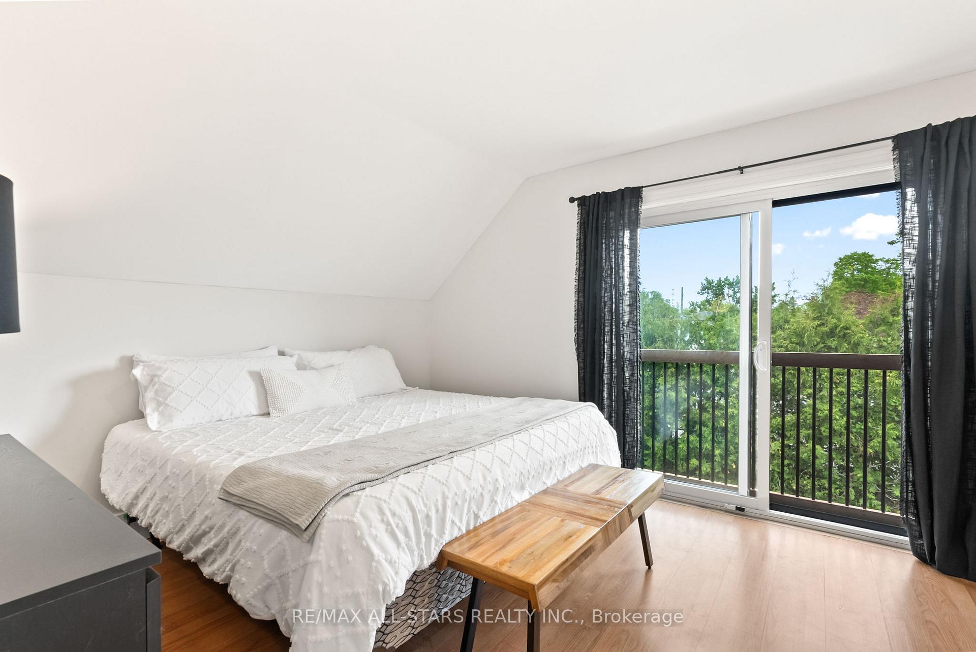 Photo 21 of 31 King Street W, Uxbridge — HOMEH