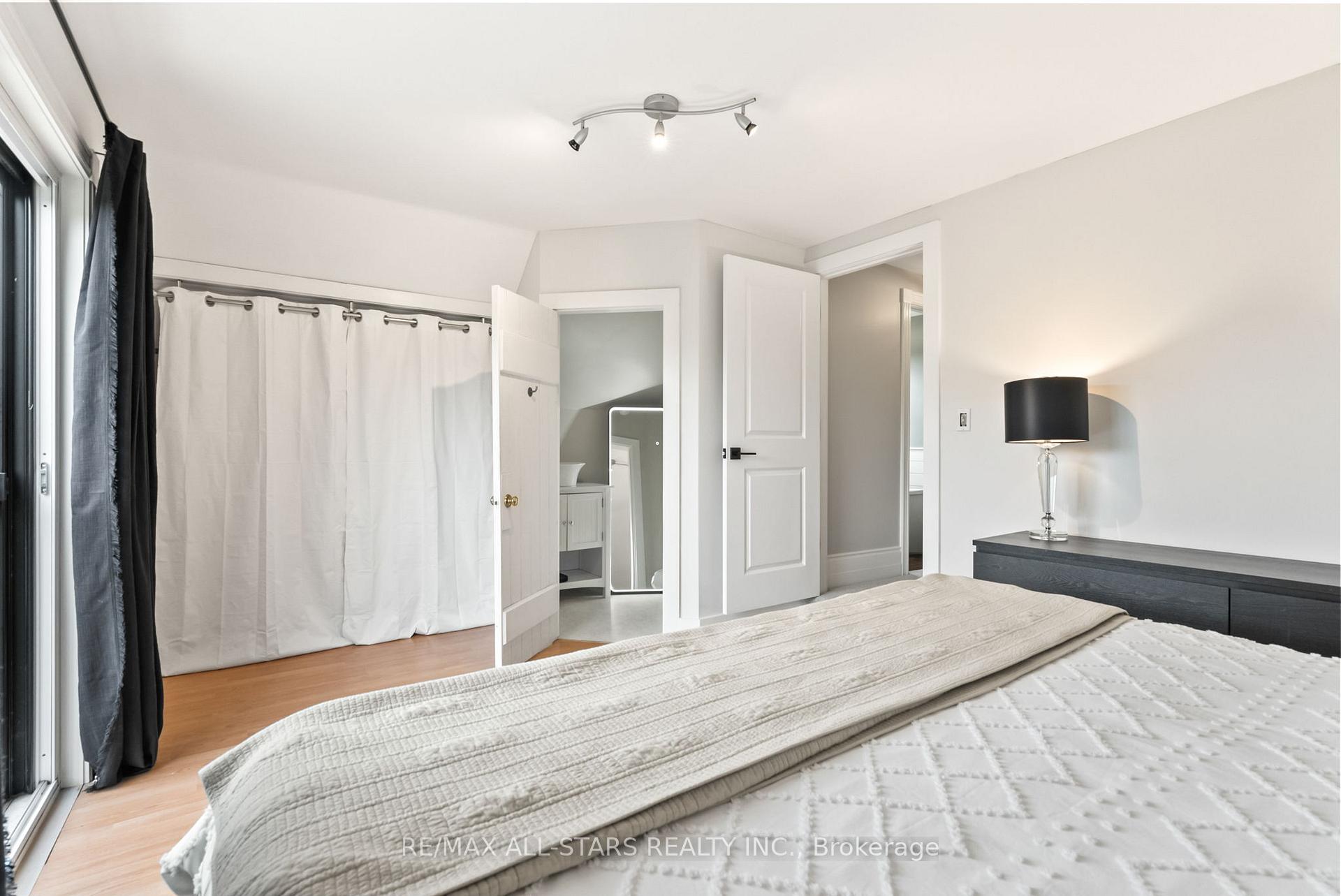 Photo 23 of 31 King Street W, Uxbridge — HOMEH